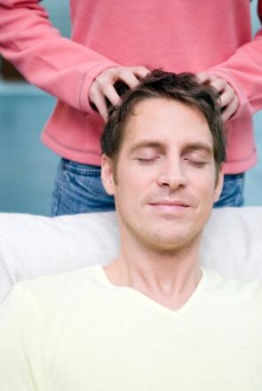 i-massaggi-non-contrastano-efficacemente-la-caduta-dei-capelli-ducray-upper-image