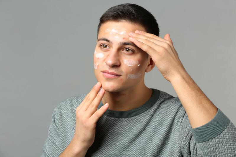 creme-anti-acne-que-choisir-et-comment-appliquer-ducray