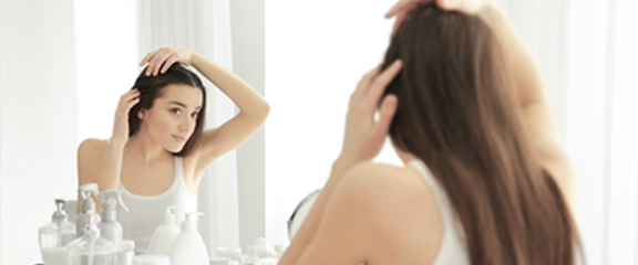 welke-zijn-de-oorzaken-van-haarveroudering-de-eerste-oorzaak-van-huidveroudering-tijd-ducray