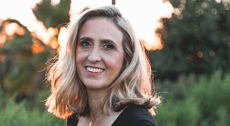 come-gestire-l-invecchiamento-dei-capelli-nel-quotidiano-routine-di-bellezza-una-marcia-in-piu-con-trattamenti-specifici-ducray