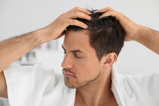 as-massagens-nao-servem-para-combater-eficazmente-a-queda-de-cabelo-ducray-upper-image