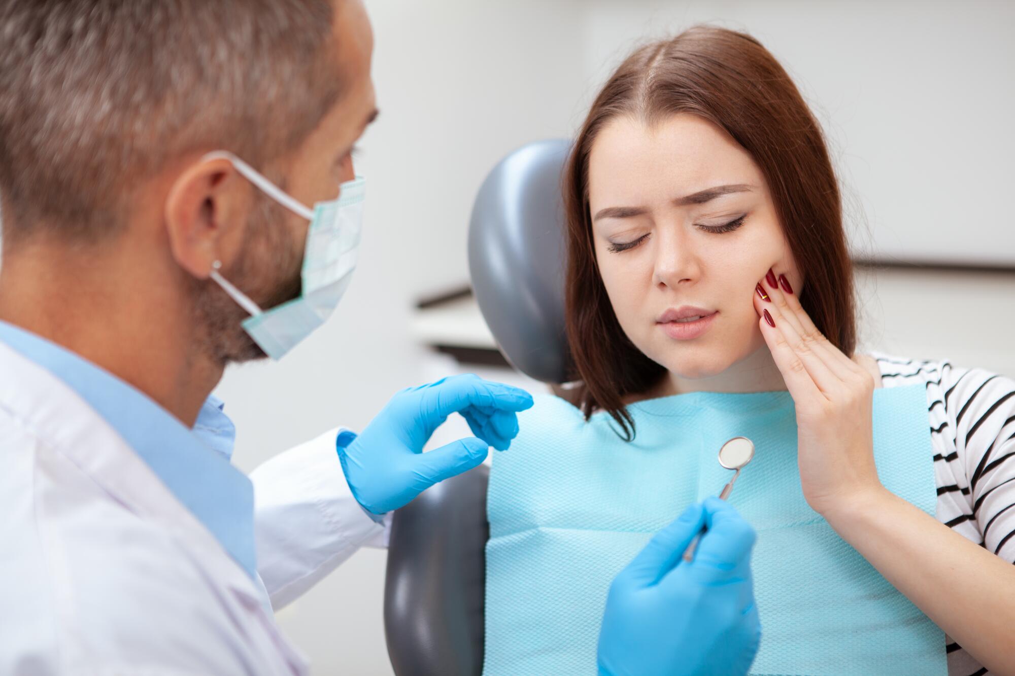 OC_GIRL_DENTIST_PAIN_TEATH_SHUTTERSTOCK_1527451409