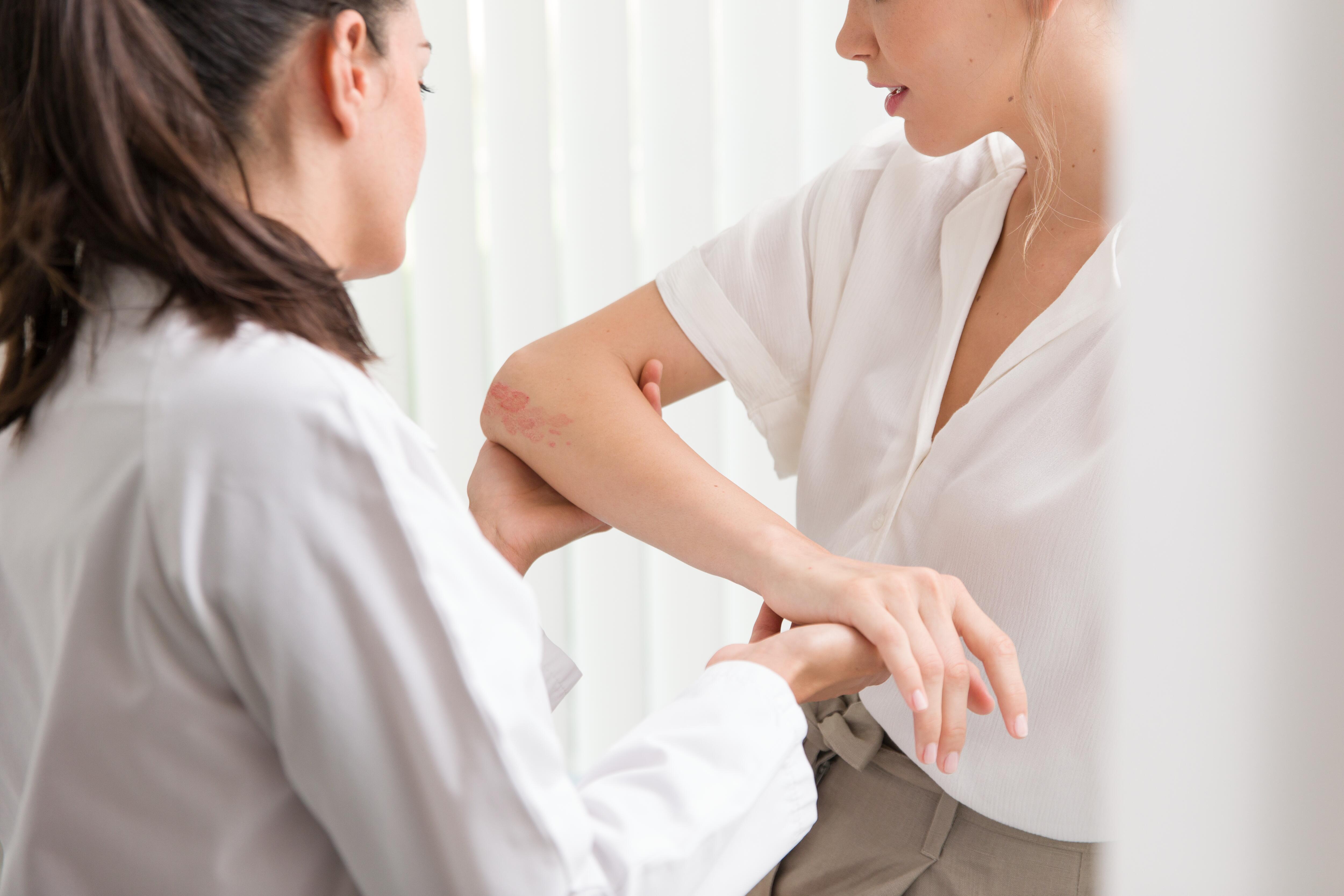 AV_instit-doctor-skin-patient-hdrvb