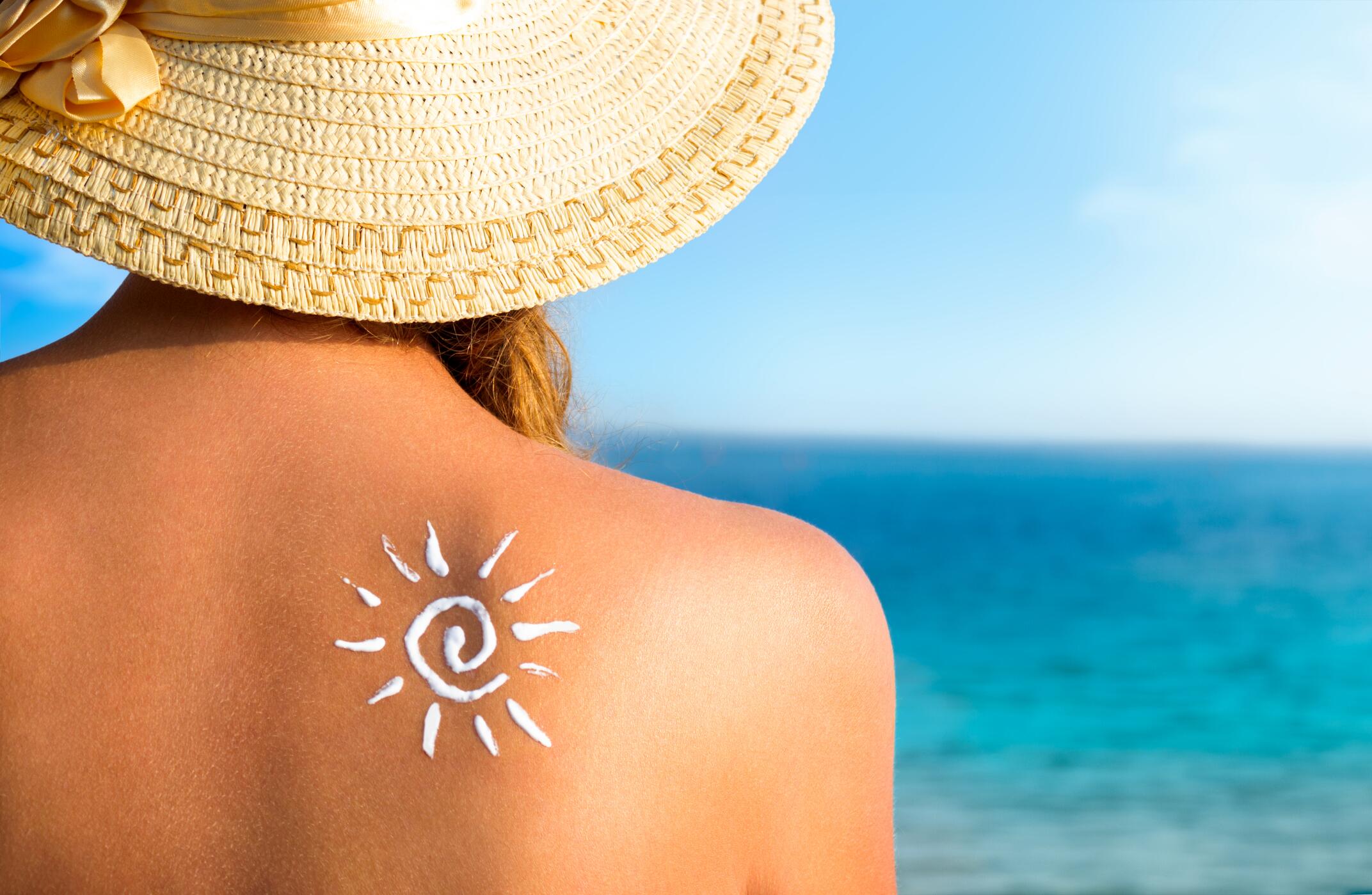 OG_SUN_PROTECTION_FOR_A_GIRL_WITH_SUNSCREEN_FOR_HEALTHY_SKIN_ISTOCK_2023