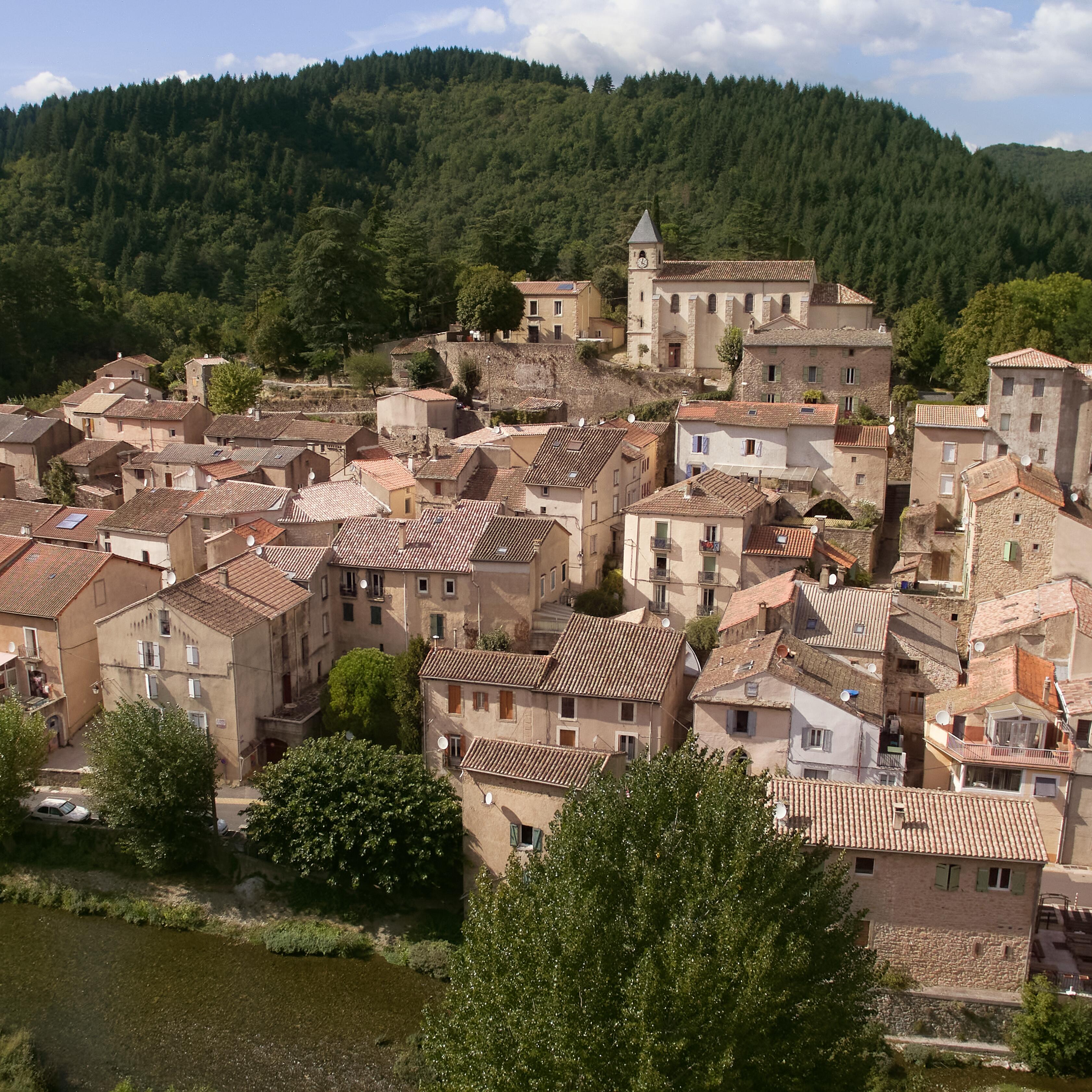 <span class="ezstring-field">av_instit-village-drone-view-hdrvb-square_368x460</span>