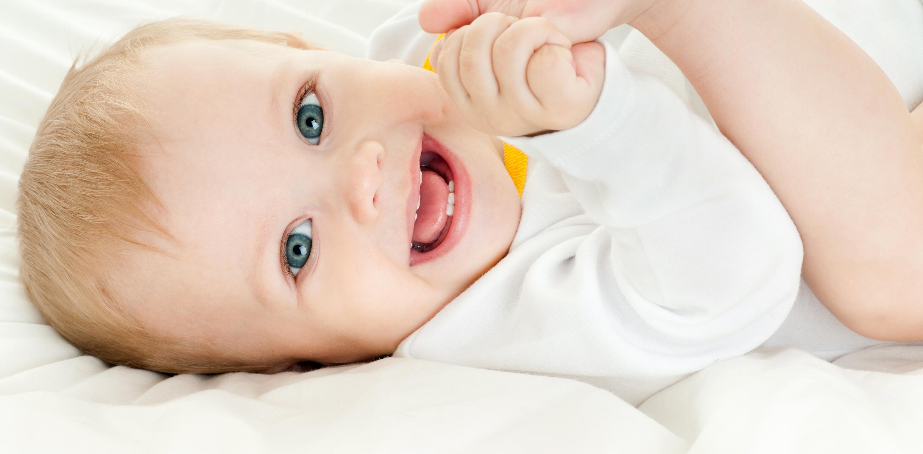 Depuis qu'il fait ses dents, bébé a la diarrhée : pourquoi ? Comment  l'apaiser ? 