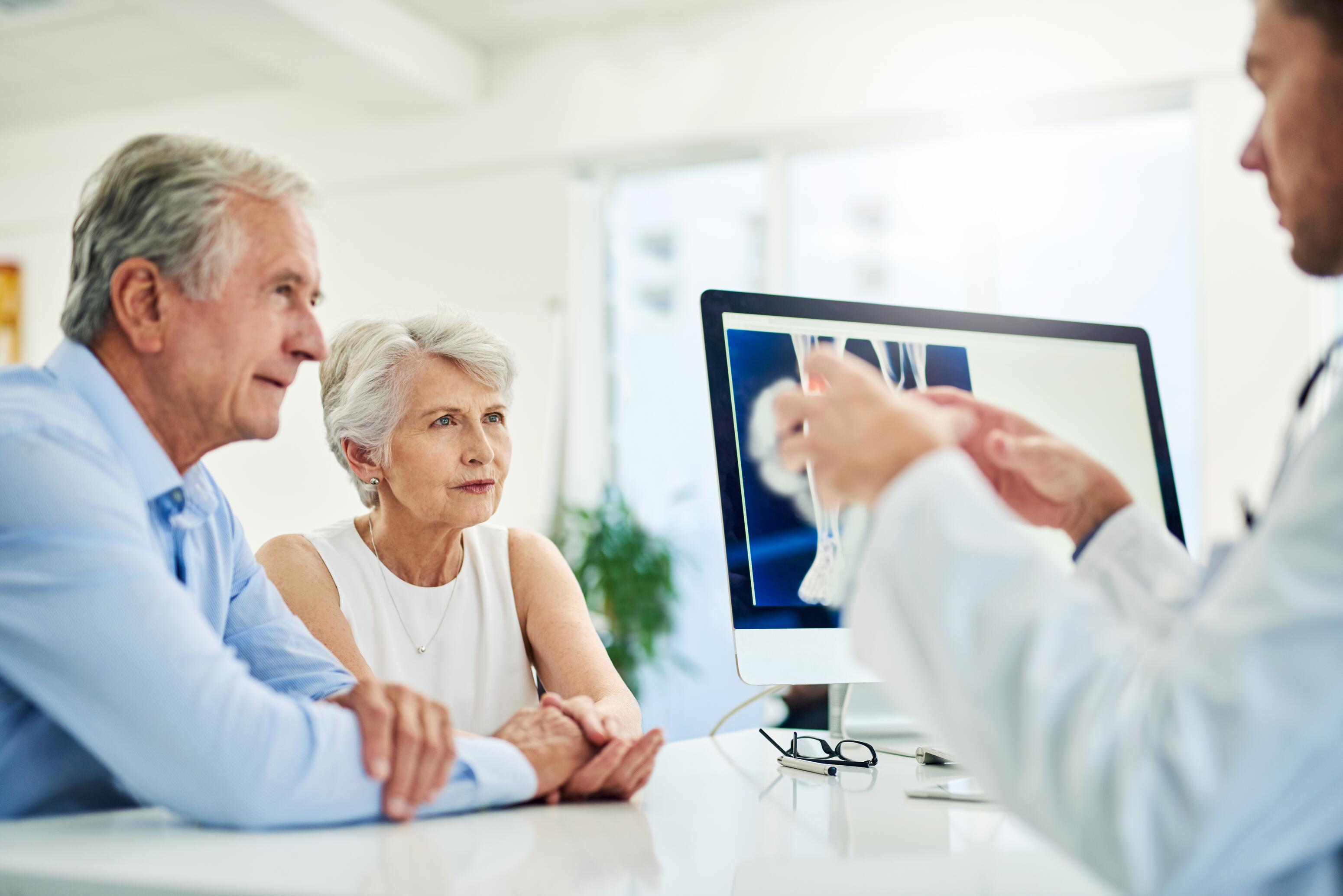 OG_DOCTOR_EXPLAINING_PATIENT_OLD_COUPLE_HOSPITAL