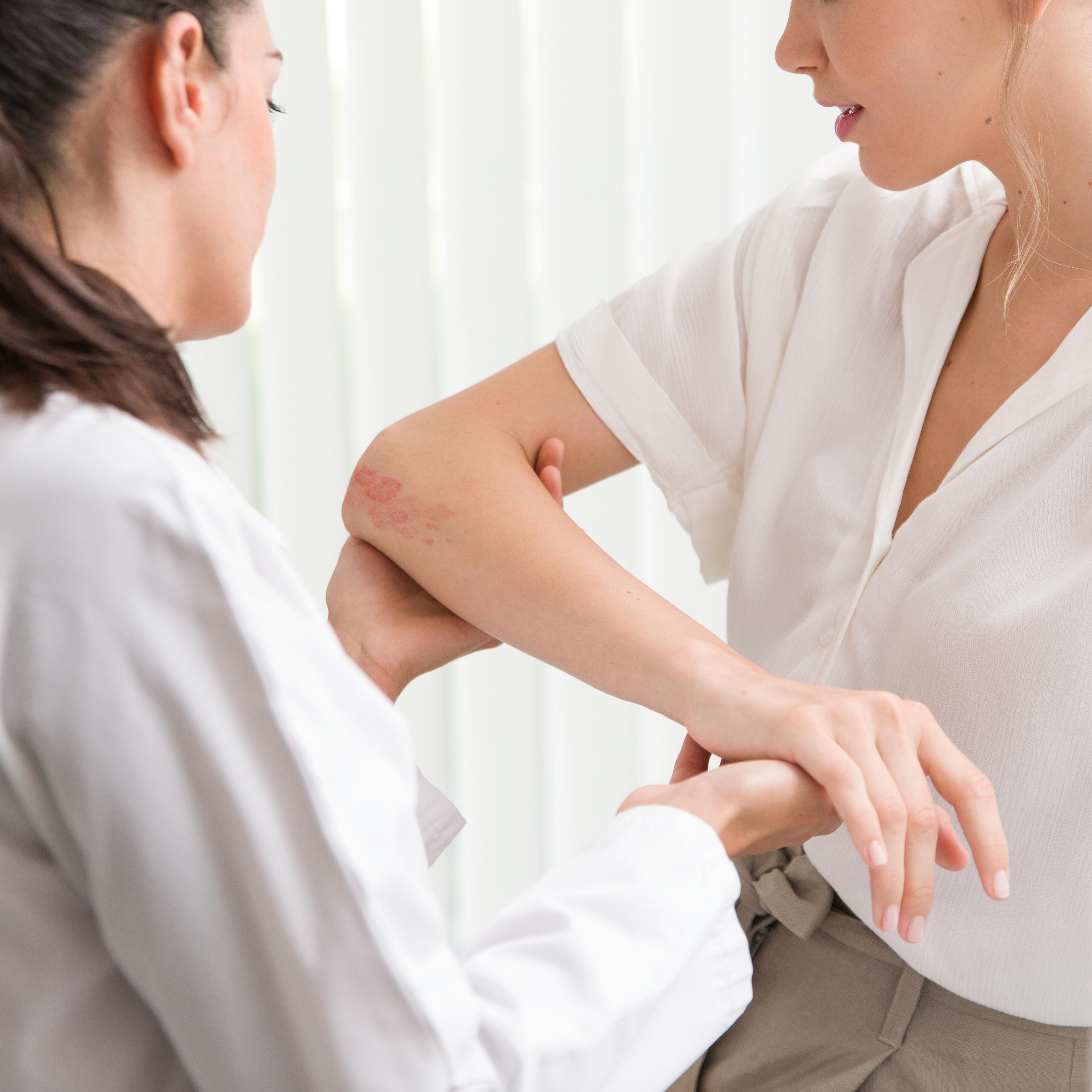 av_instit-doctor-skin-patient-hdrvb-square