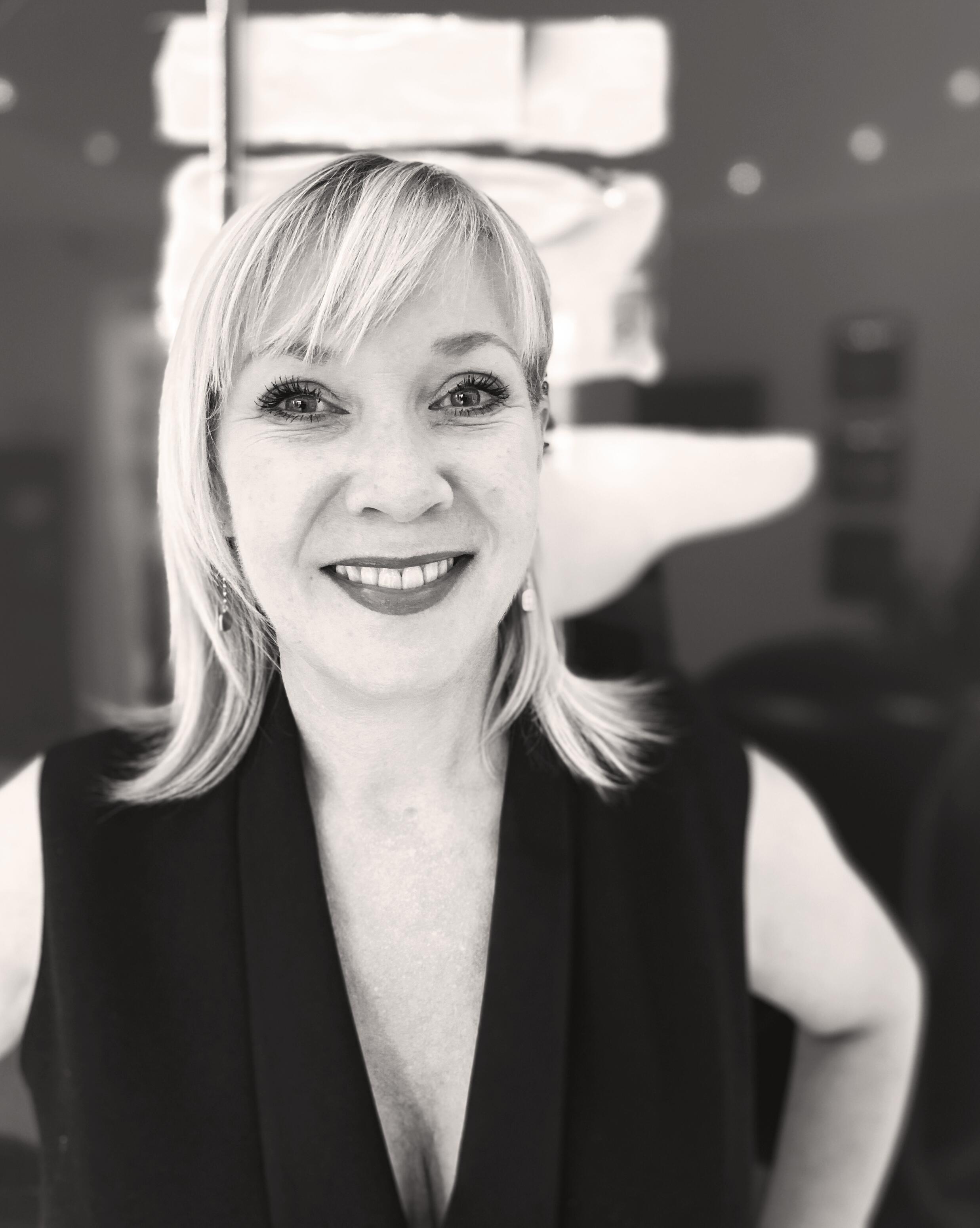 Stylist, colorist and care expertB&eacute;atrice has been with the Institute for many years, passing on her expertise, passion and positive energy to her clients, who are therefore very loyal to her.

