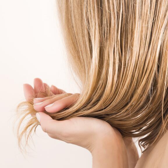 How to treat and care for an oily scalp How to treat and care for an oily scalp