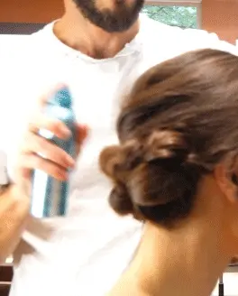 Appliquez la laque Style pour fixer l’ensemble si nécessaire.