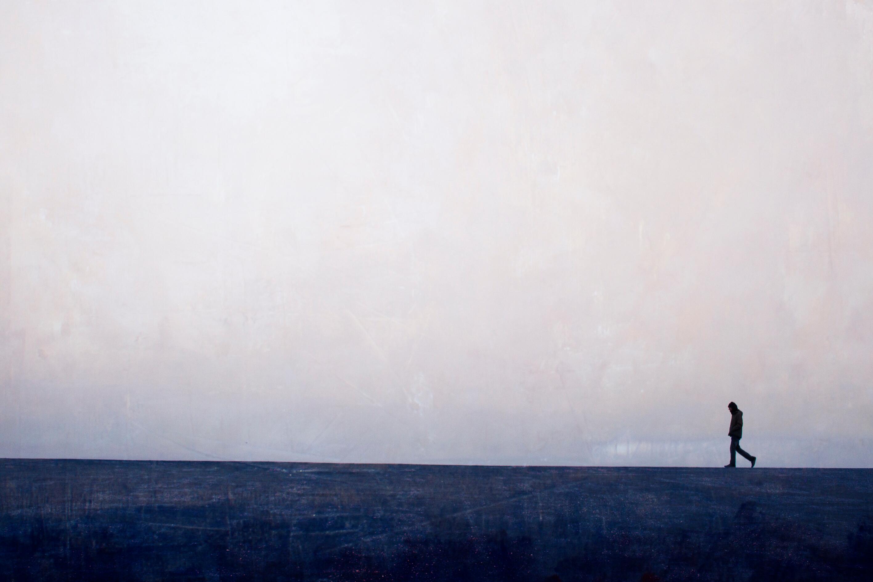 OG_MAN_WALKING_MOUTAINS_TREKKING_ALONE_SAD_OUTDOOR_ISTOCK_2021