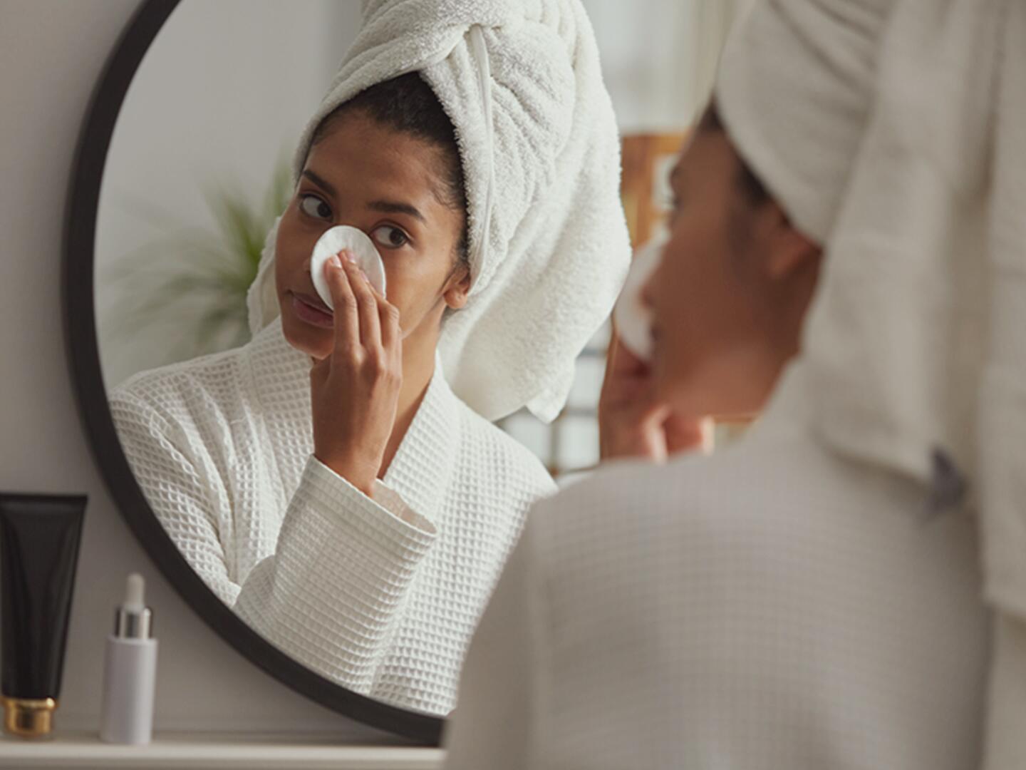 Das passende Make-up für trockene Haut verhindert einen Maskeneffekt und sorgt für einen ebenmäßigen Teint. So machen Sie es richtig.