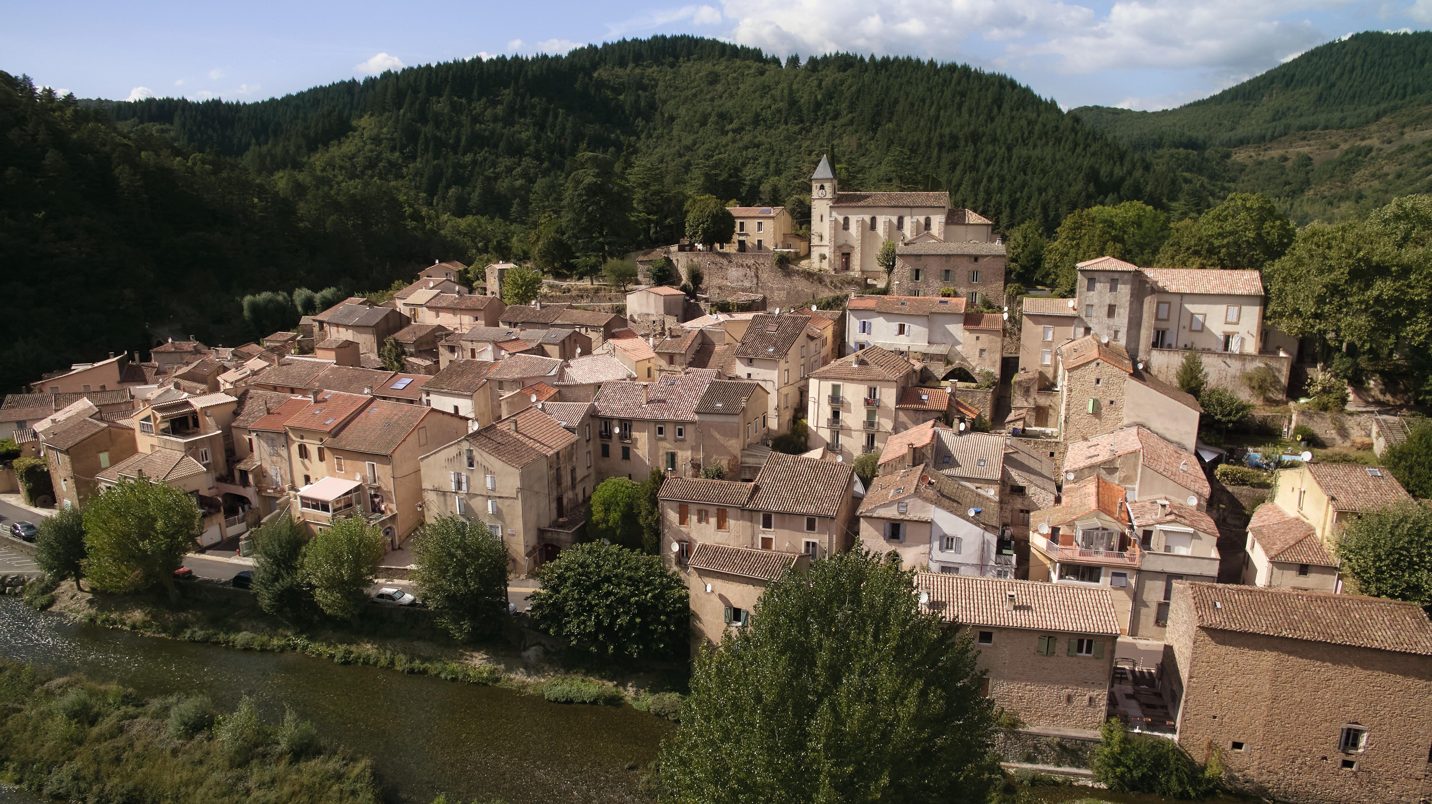 AV_instit-village-drone-view-hd