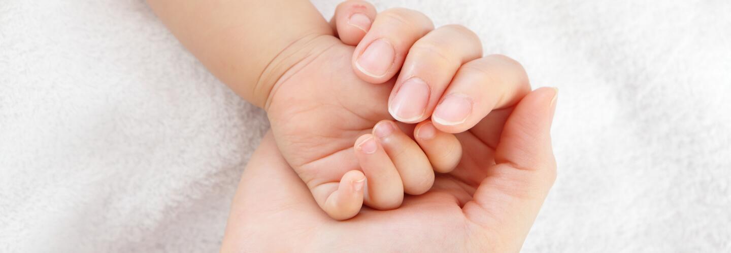 ad_atopic-dermatitis_baby hand_large_2021