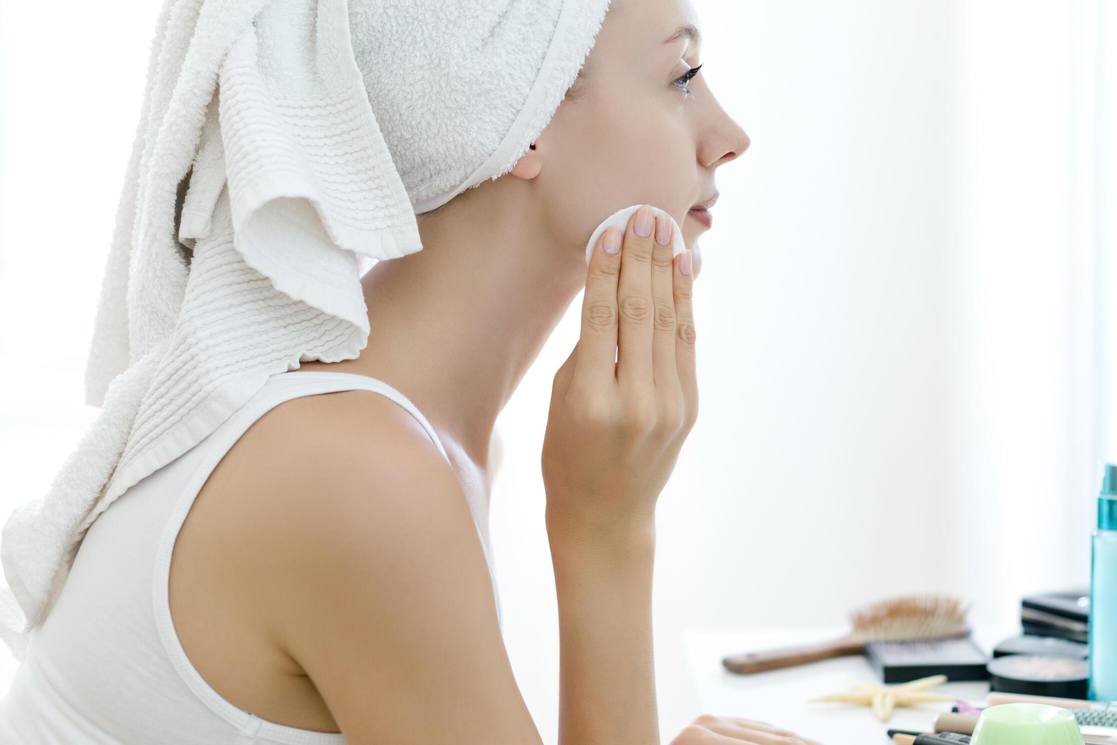 AD_ROUTINE_FACE_WOMAN_TOWEL_2021