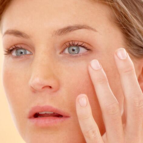 Comprendre et soigner les rougeurs du visage | A-DERMA