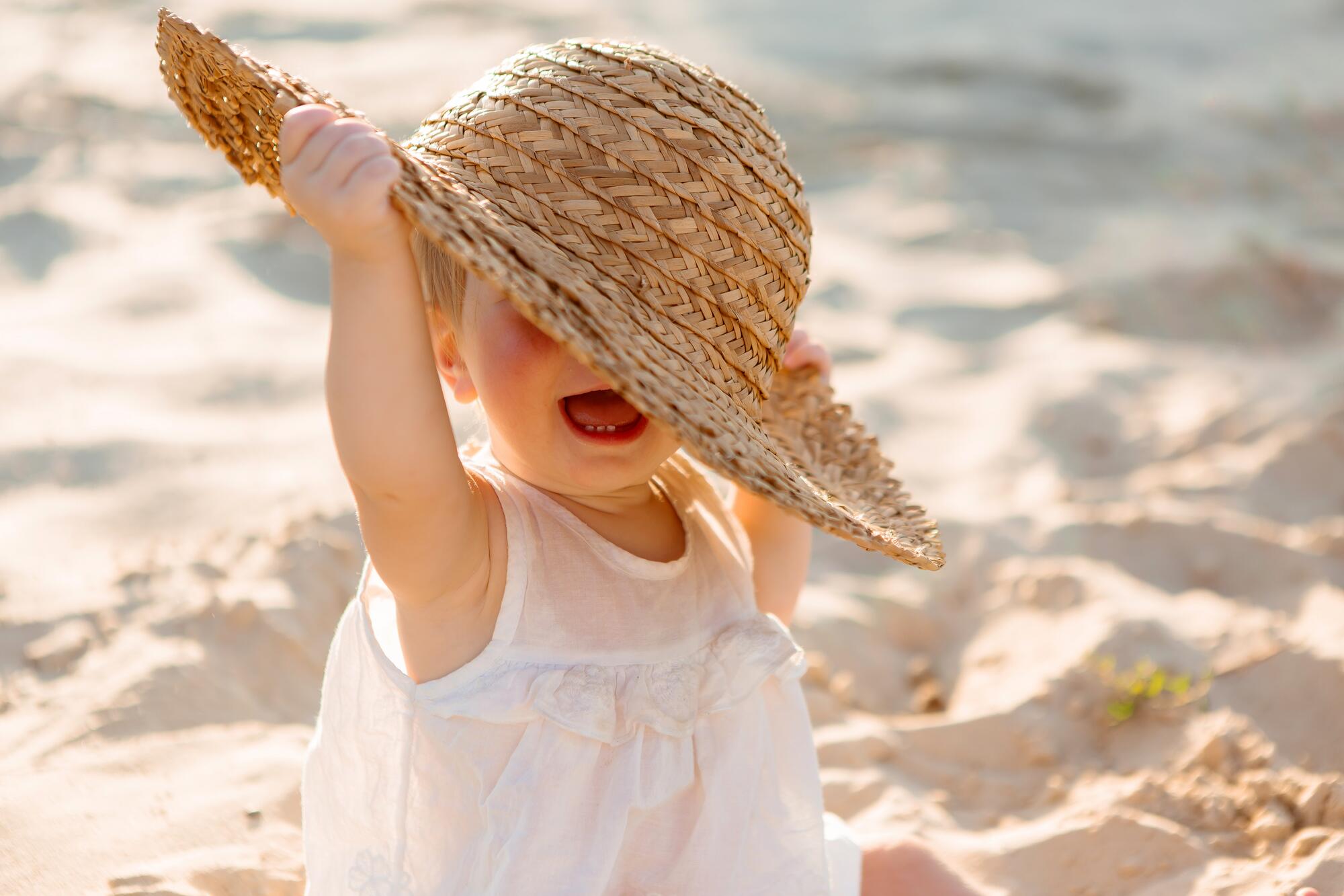 AD_SOLAR_BABY-SUNHAT-BEACH_LARGE_2021