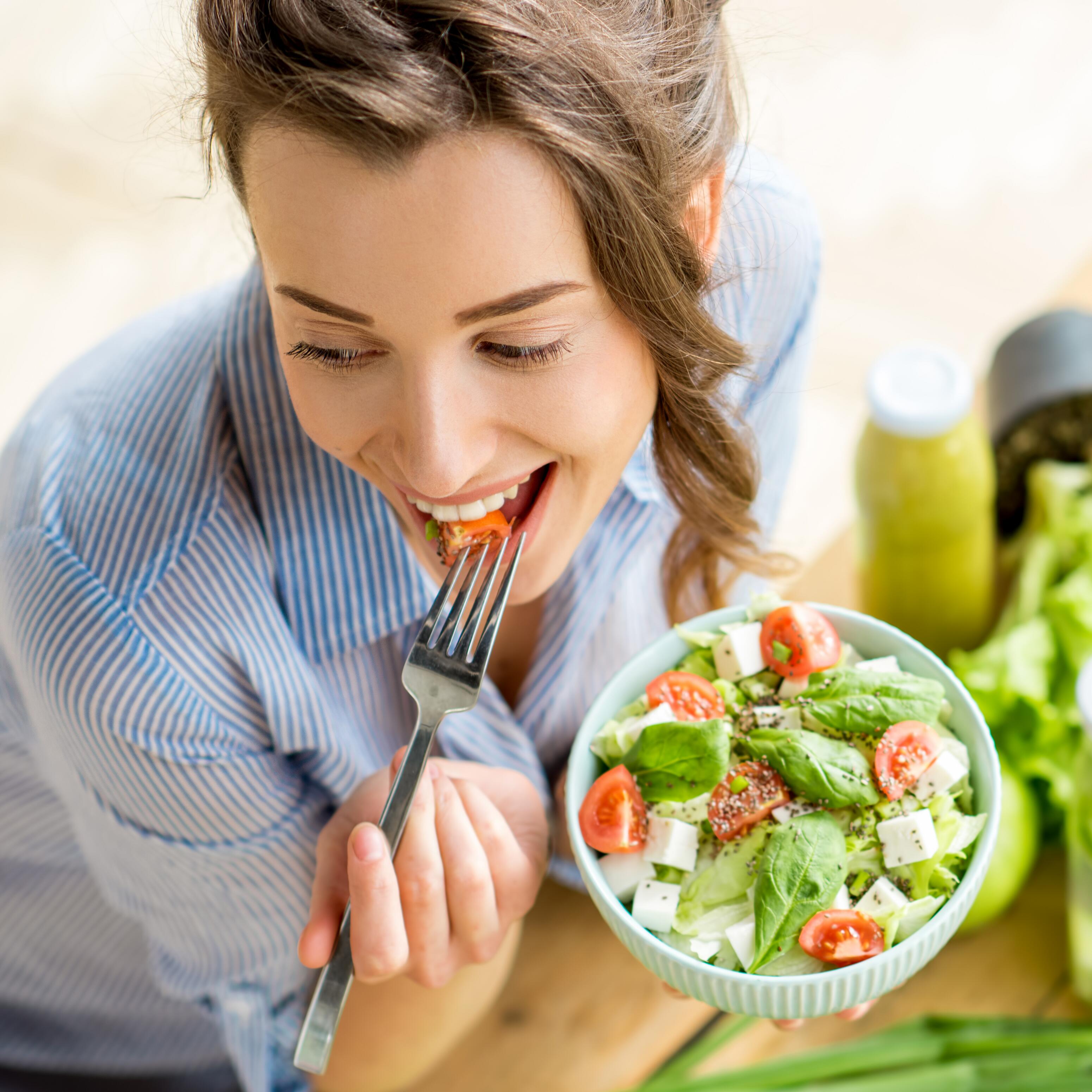 AD_ACNE_EXPERT-DOSSIER_WEBSITE_ACNE_FOOD_SQUARE_2022