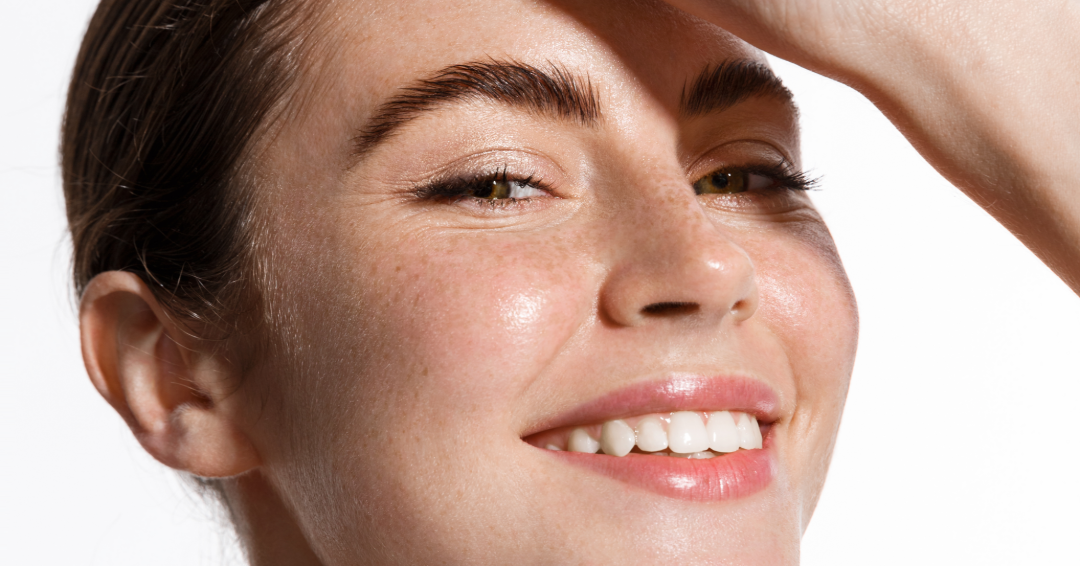 AD_SOLAR_TANNED-WOMAN-SMILING_LARGE_2021