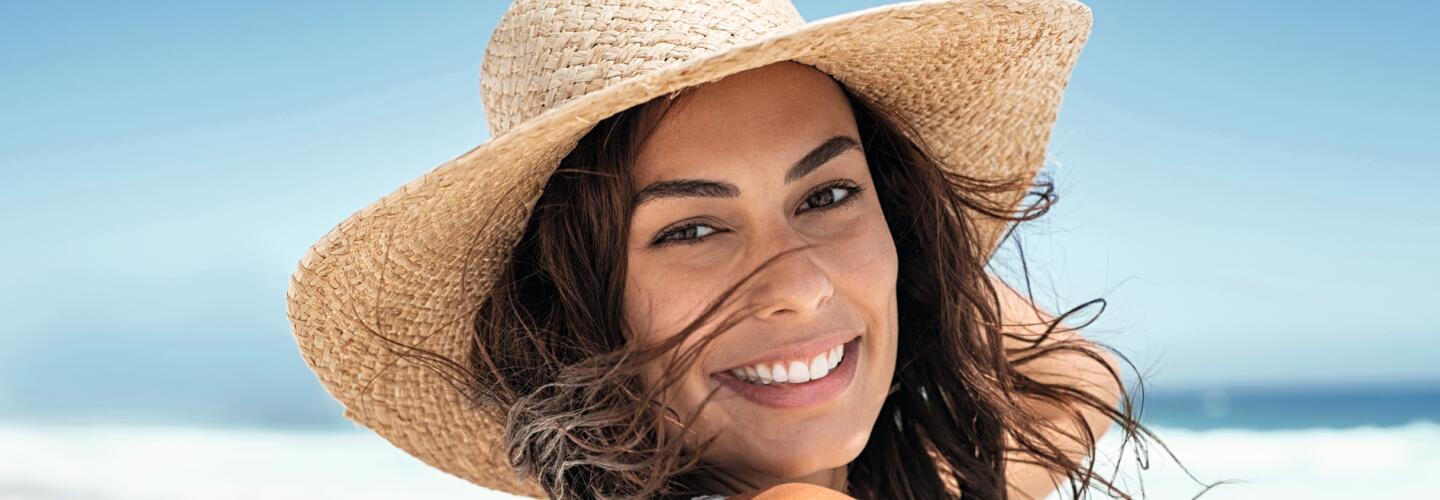 AD_SOLAR_TANNED-WOMAN-SMILING_LARGE_2021