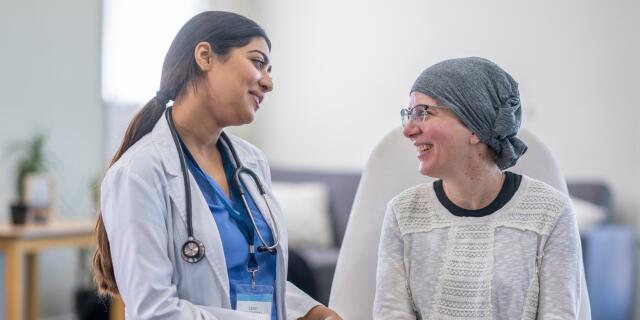 OG_DOCTOR_AND_PATIENT_WITH_CANCER