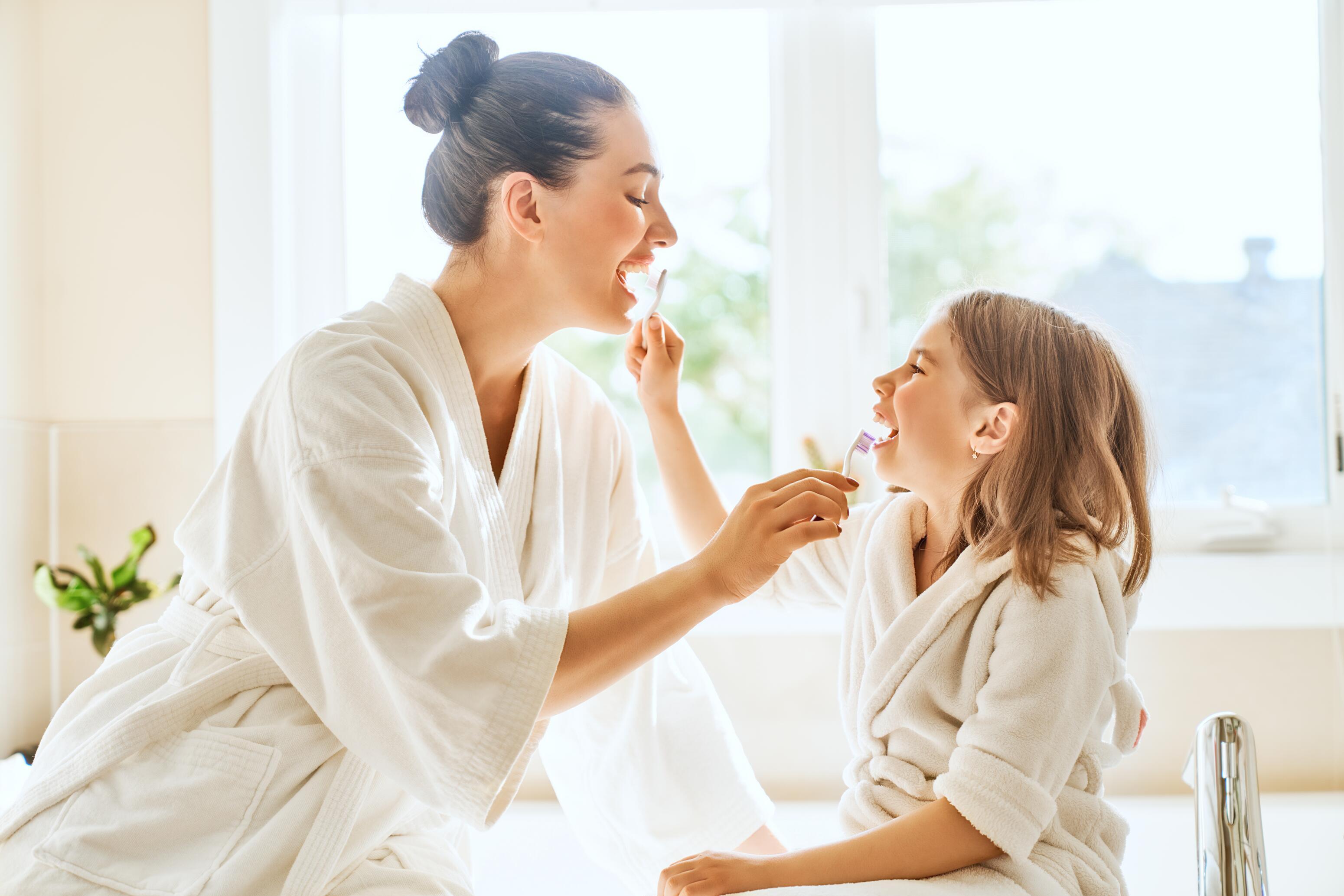 Помогнете на своето дете да си измие зъбите