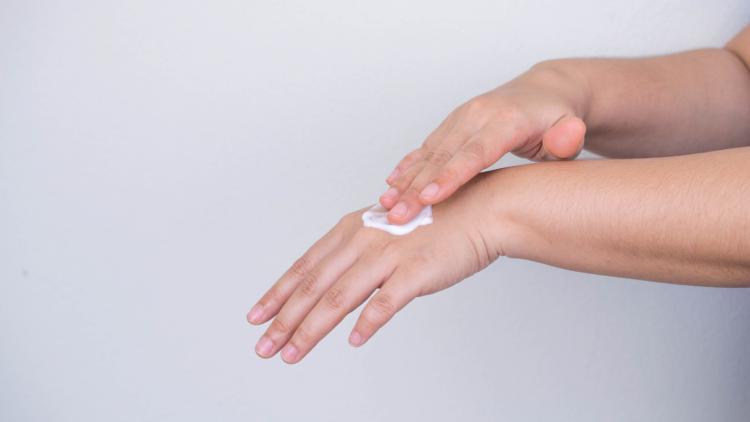DU_dry-skin-hands_WEBSITE_Italy