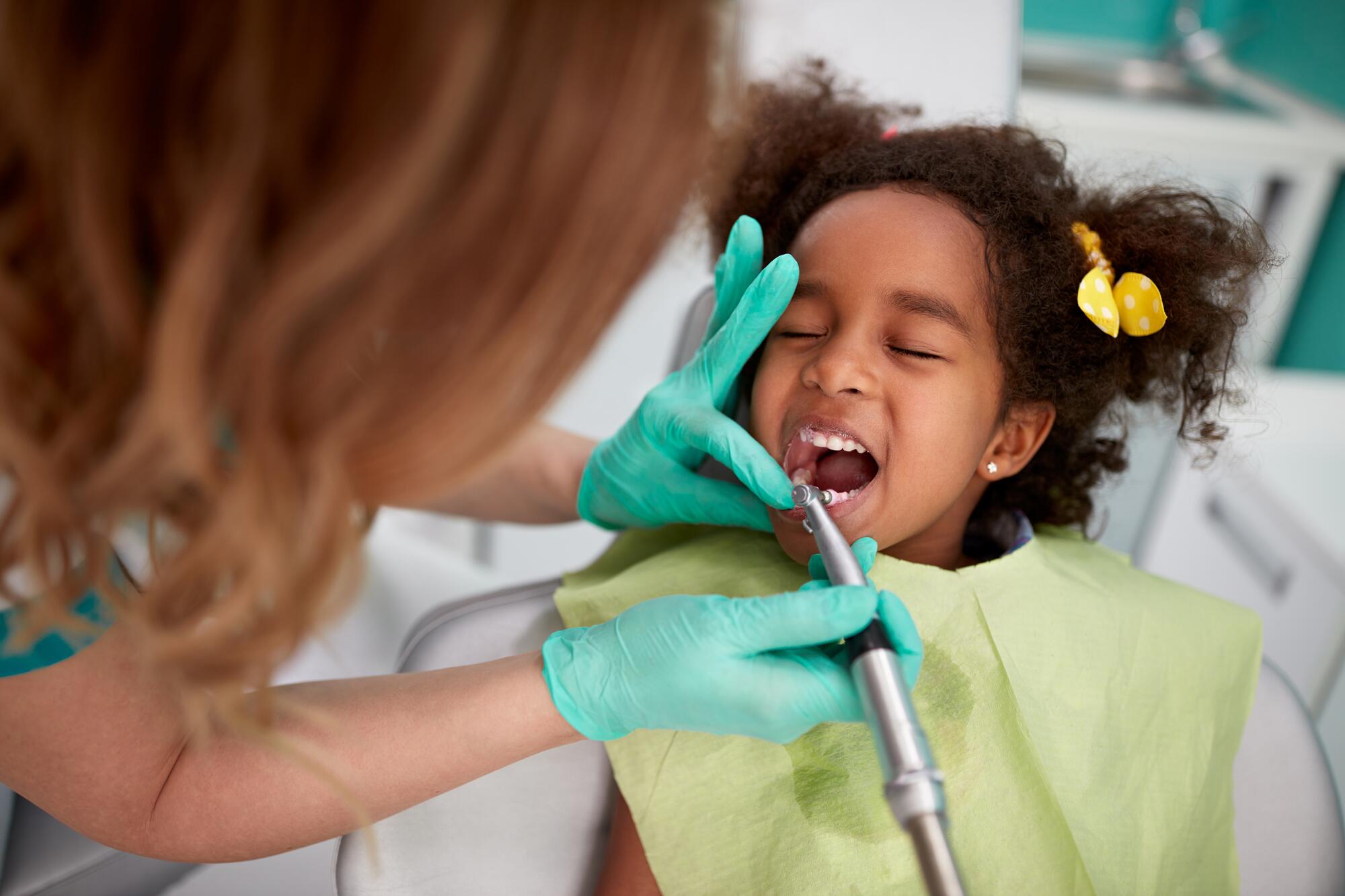 OC_DENTIST_KID_GIRL_DENTIST_ADOBESTOCK_2019_45666