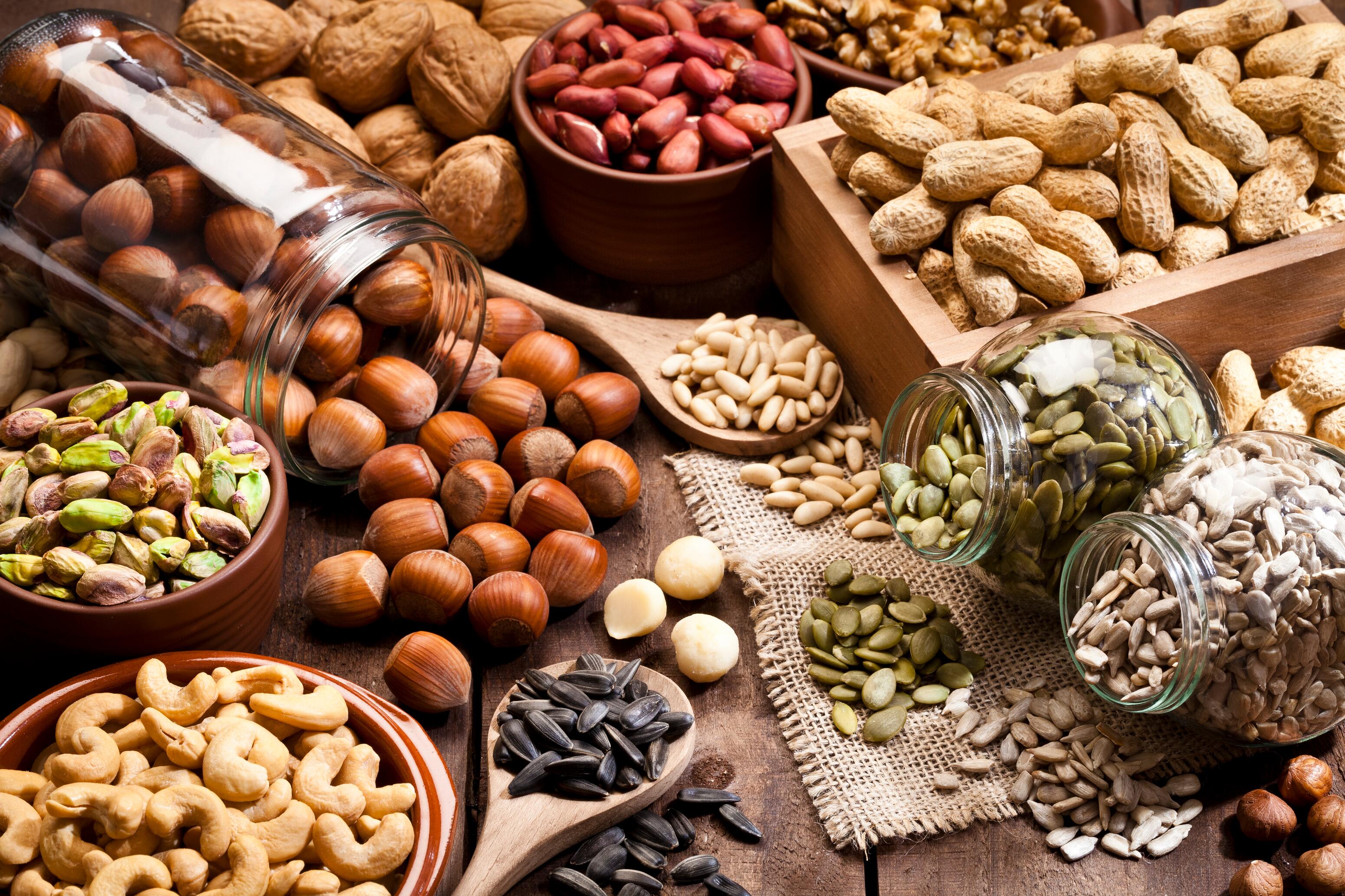 Il n’y a pas que les bonbons ou les chocolats qui sont dangereux pour votre bouche (oui désolé !). D’autres aliments essaient de faire passer du sucre en cachette. Alors réfléchissez à 2 fois avant de vous resservir en pain, gâteaux apéros ou jus de fruits (même ceux sans sucres ajoutés).