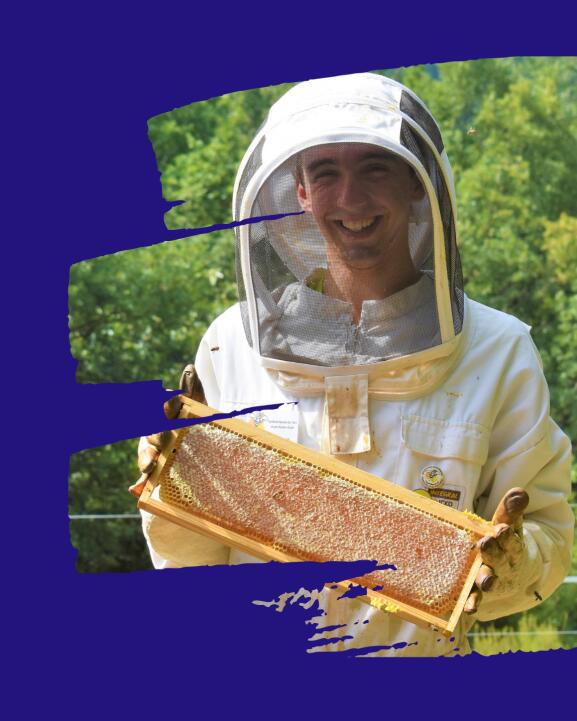 Soy un apicultor comprometido con la sociedad