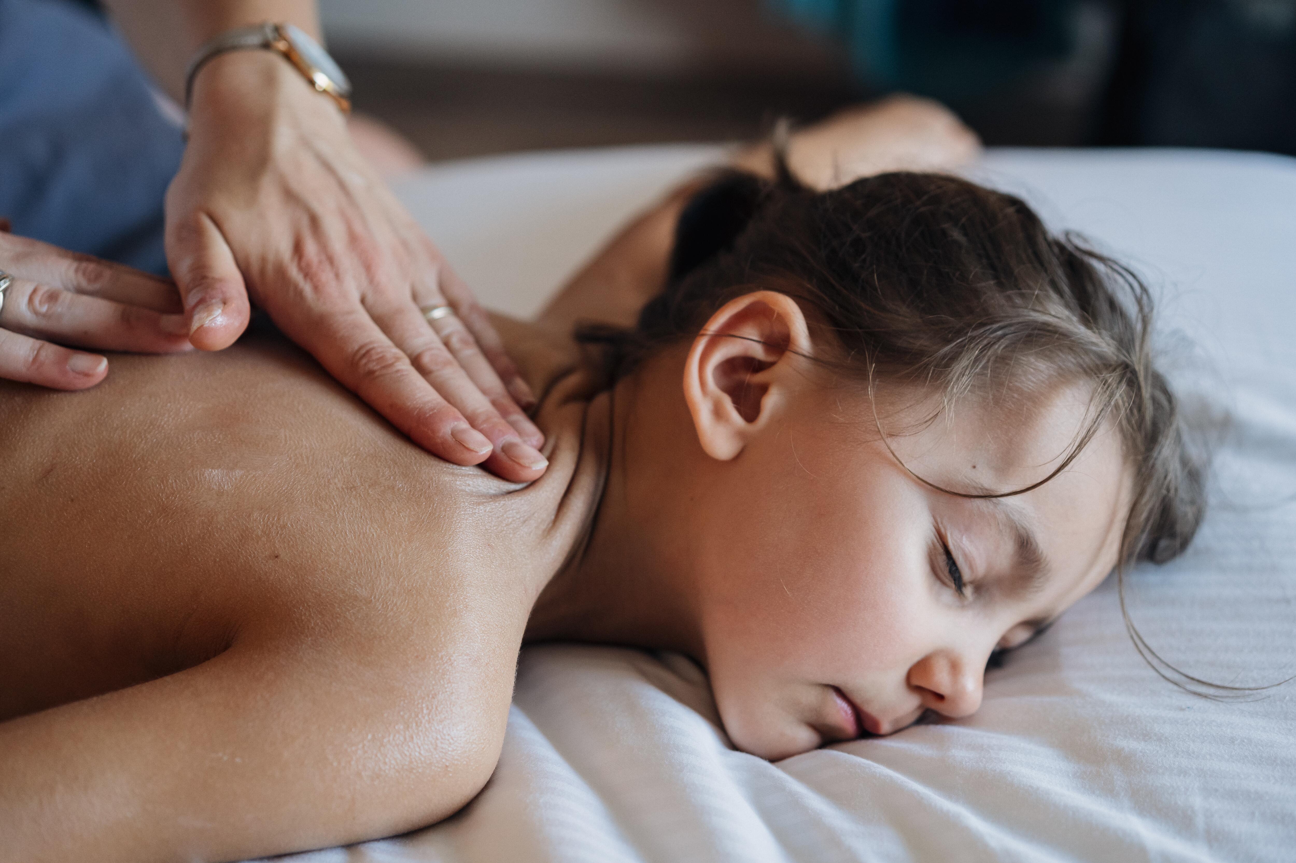 AV_dematitis-atopic-child_girl_care