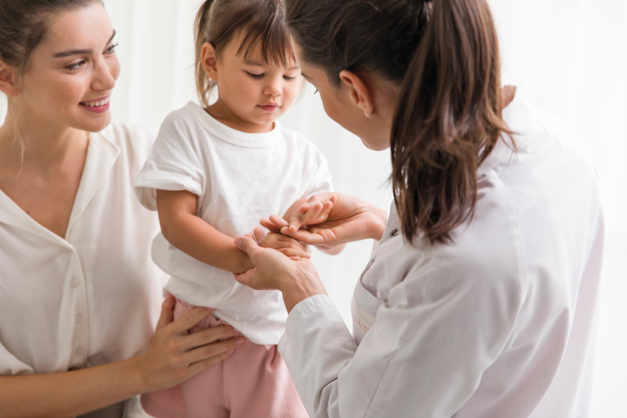 AV_instit-child-patient-doctor-hd
