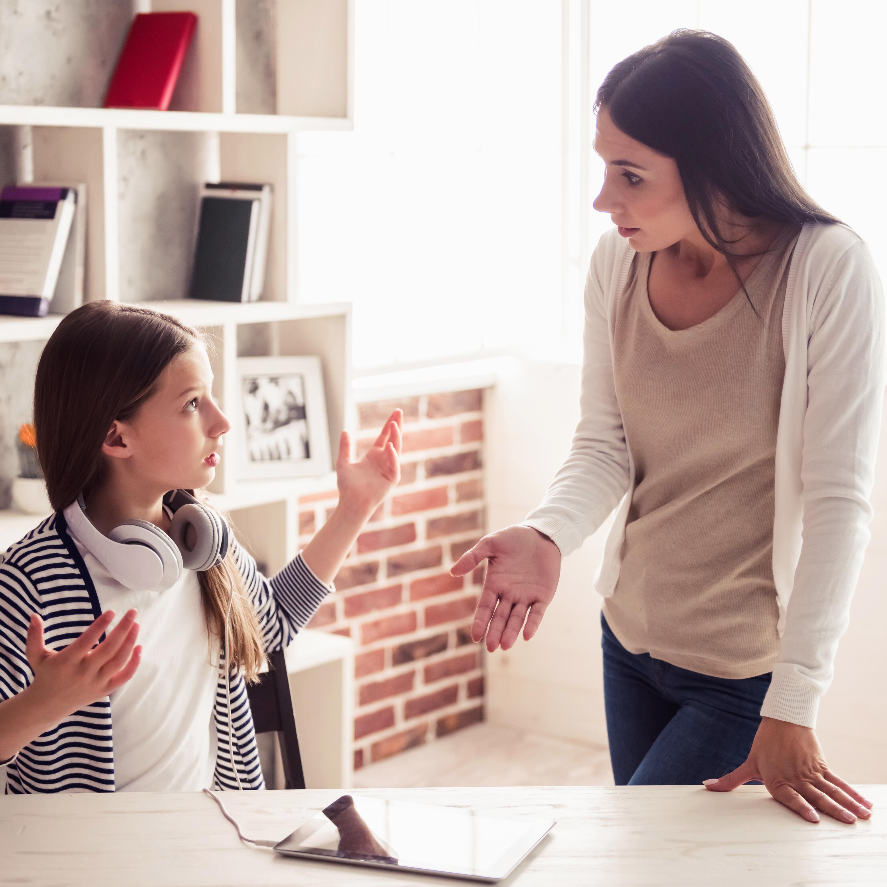 av_maquillage_jeune-fiile_conversation_maman_1x1