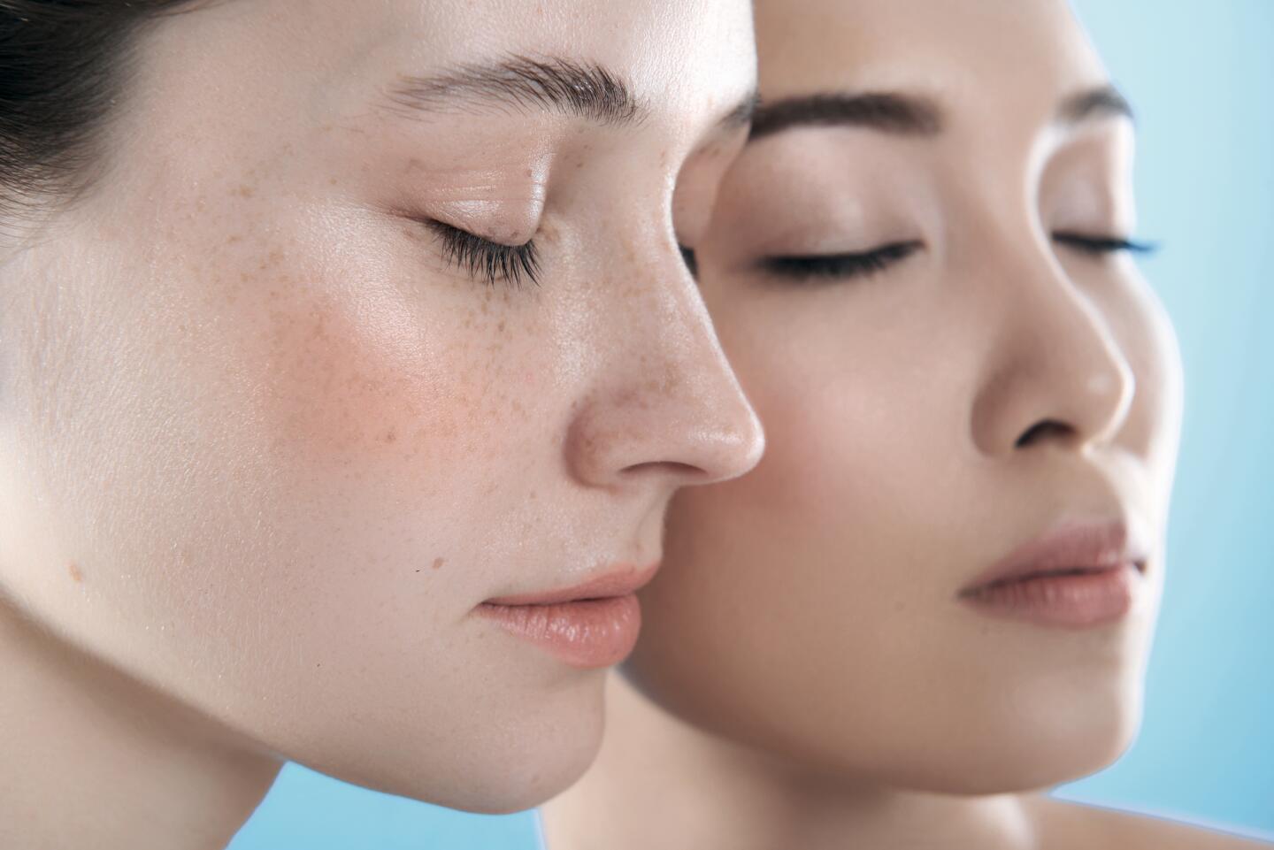 AD_ROSACEA_WOMEN-EYES-CLOSED_LARGE_2021
