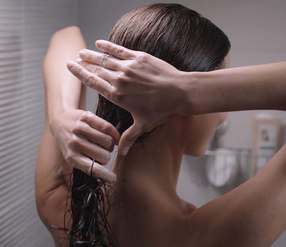 KL_HAIR_CUPUACU_Picture_Women_Shower_2020