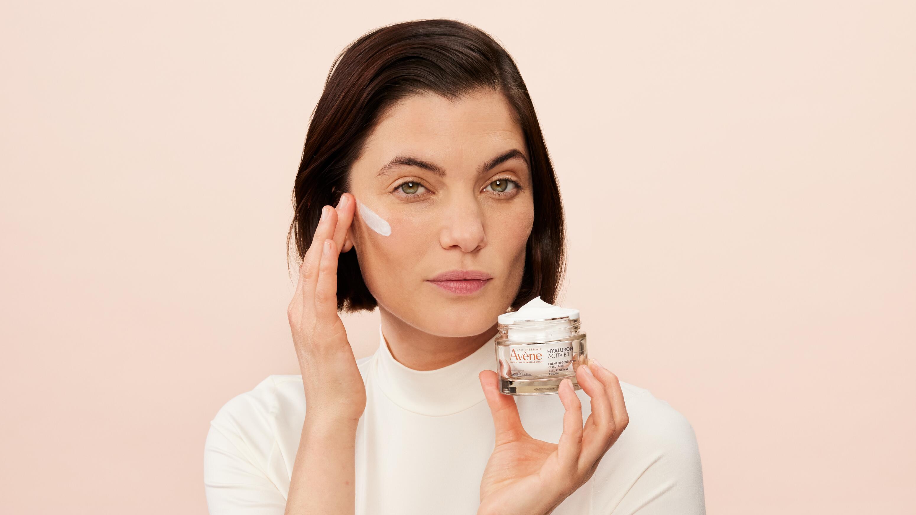 av_hyaluron_activ_b3_cremejour_02_16-9_3282770153170