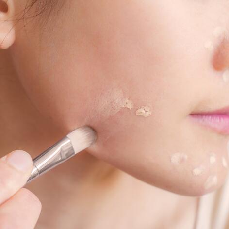Applying make-up to oily skin