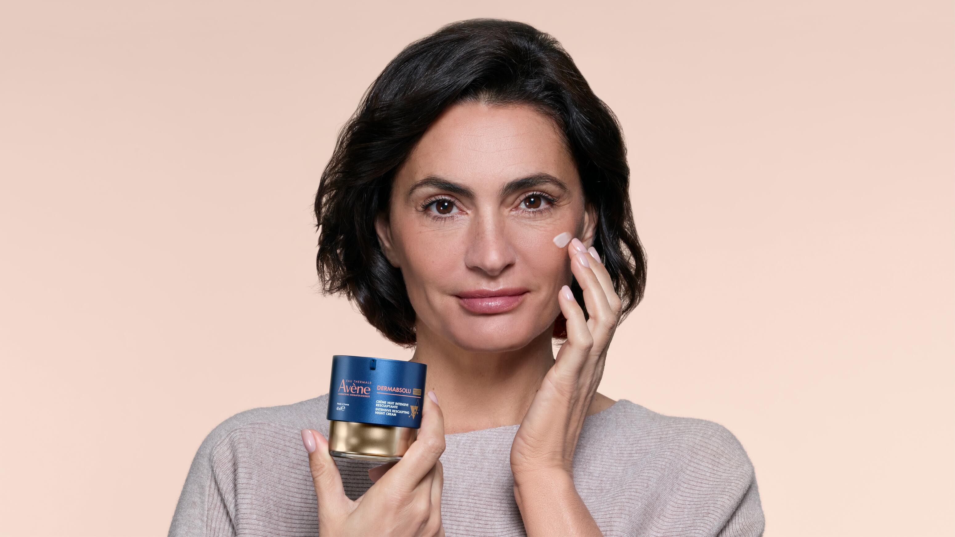 av_dermabsolu_creme_nuit_visual_model_jessica_16-9_3282770395990