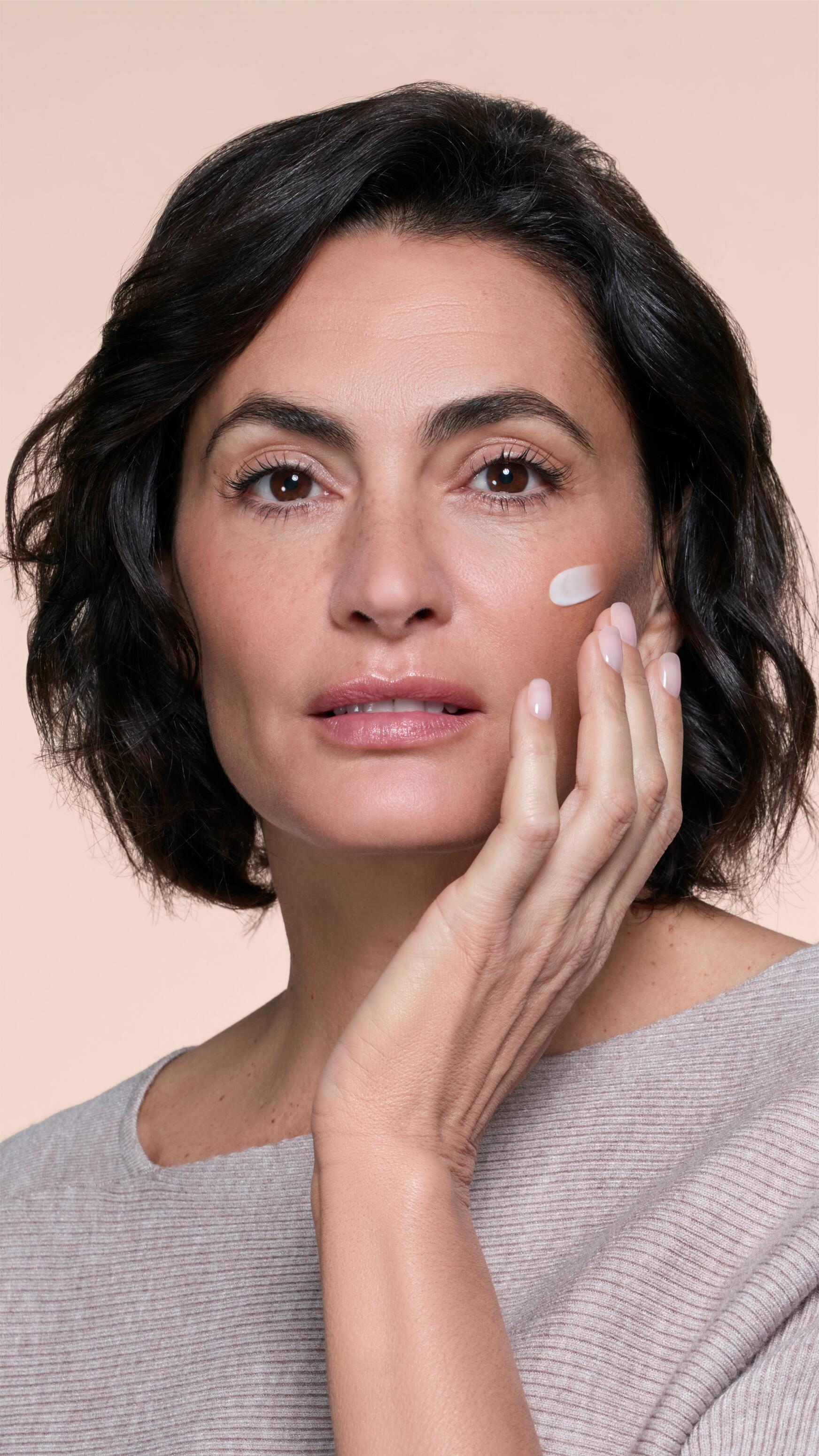 av_dermabsolu_creme_nuit_visual_model_jessica_9-16_02_3282770395990