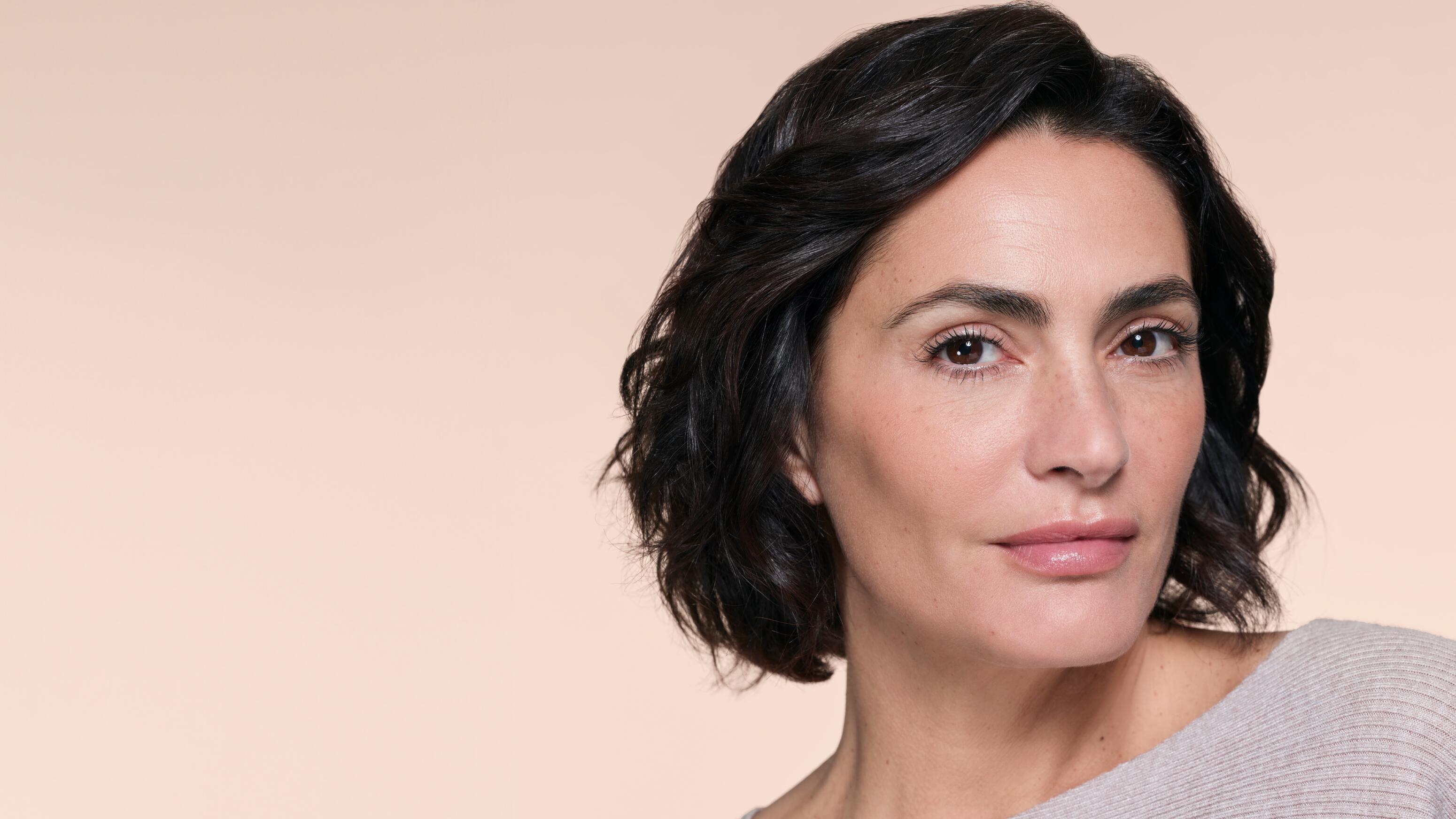 av_dermabsolu_creme_nuit_visual_model_jessica_16-9_01_3282770395990