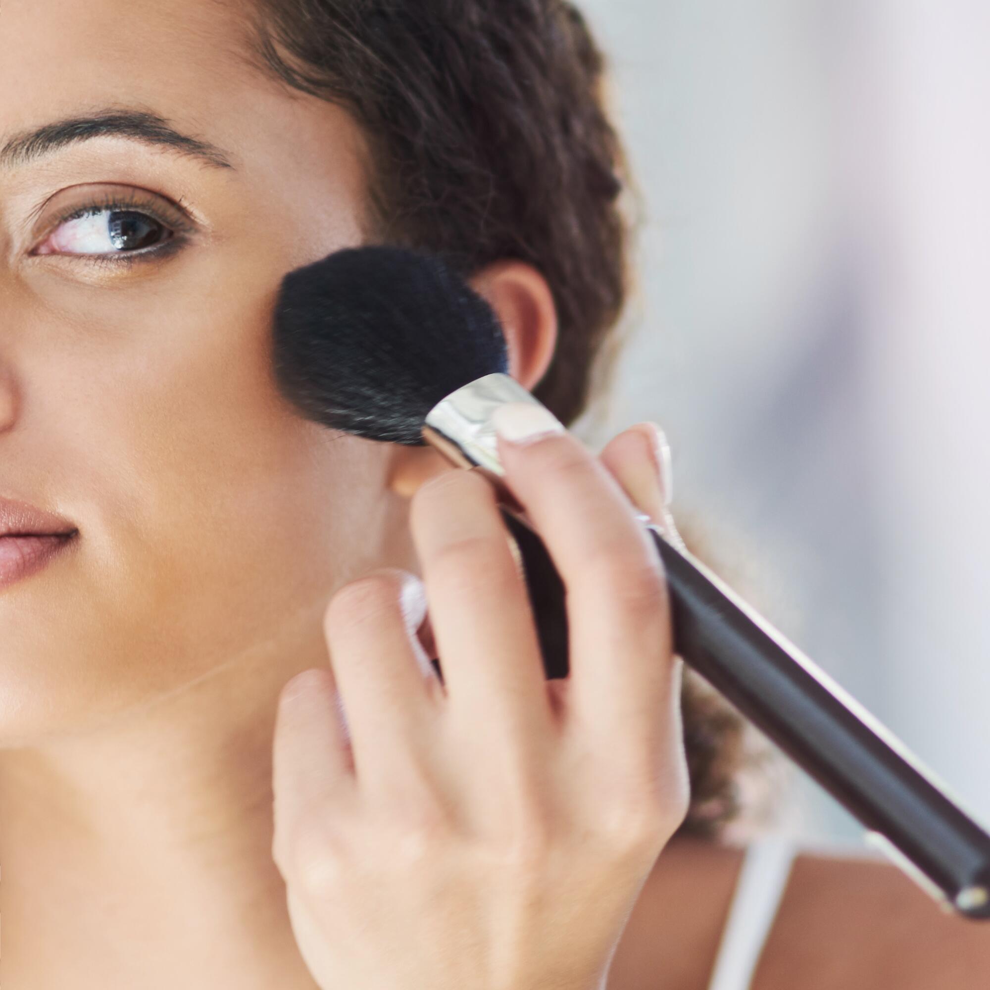 Nerve Uundgåelig Orphan Sådan påfører man makeup på hud med akne | Eau Thermale Avène