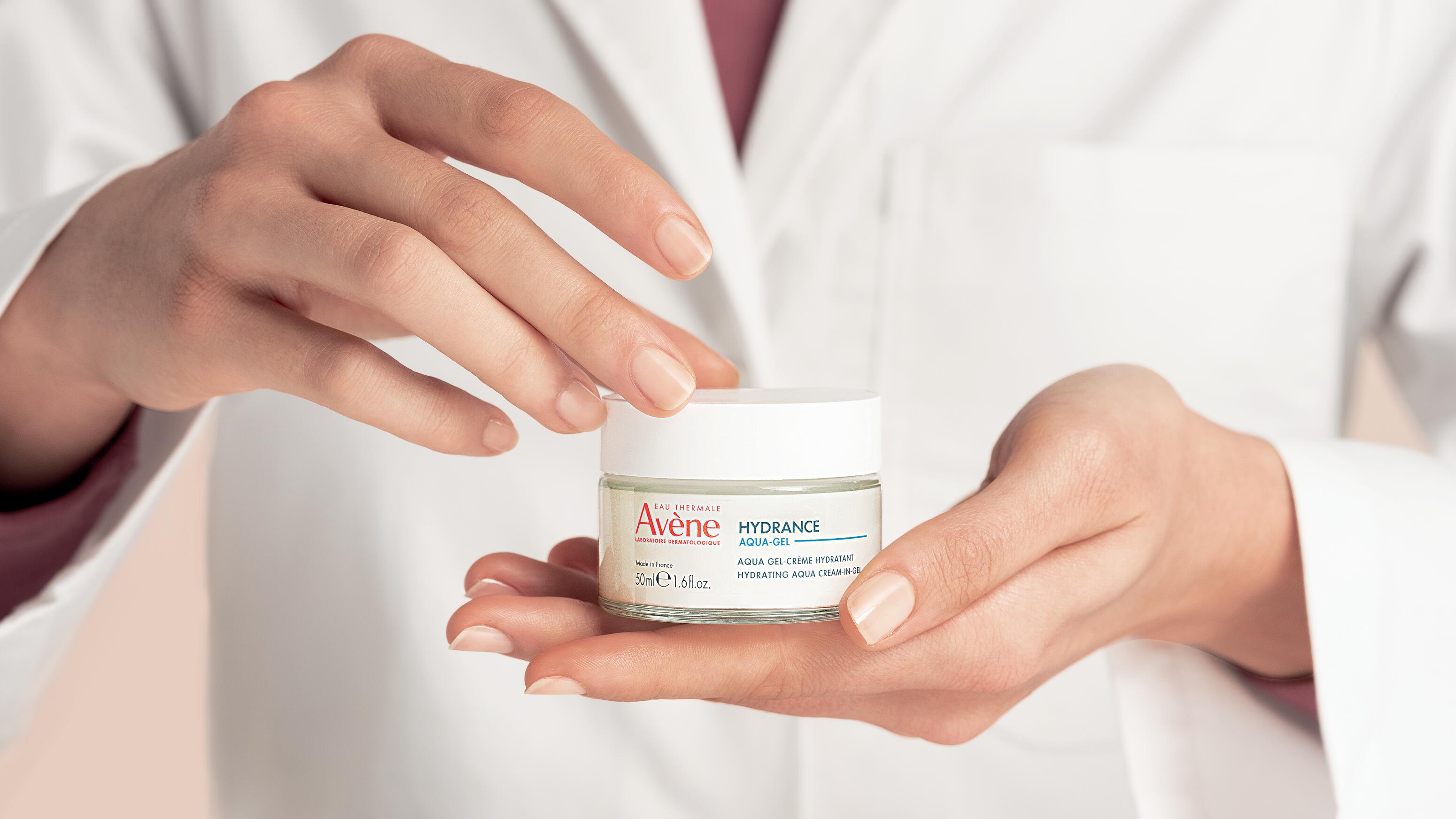 AV_HYDRANCE_AQUAGEL_DERM_HANDS_16_9_3282770397925