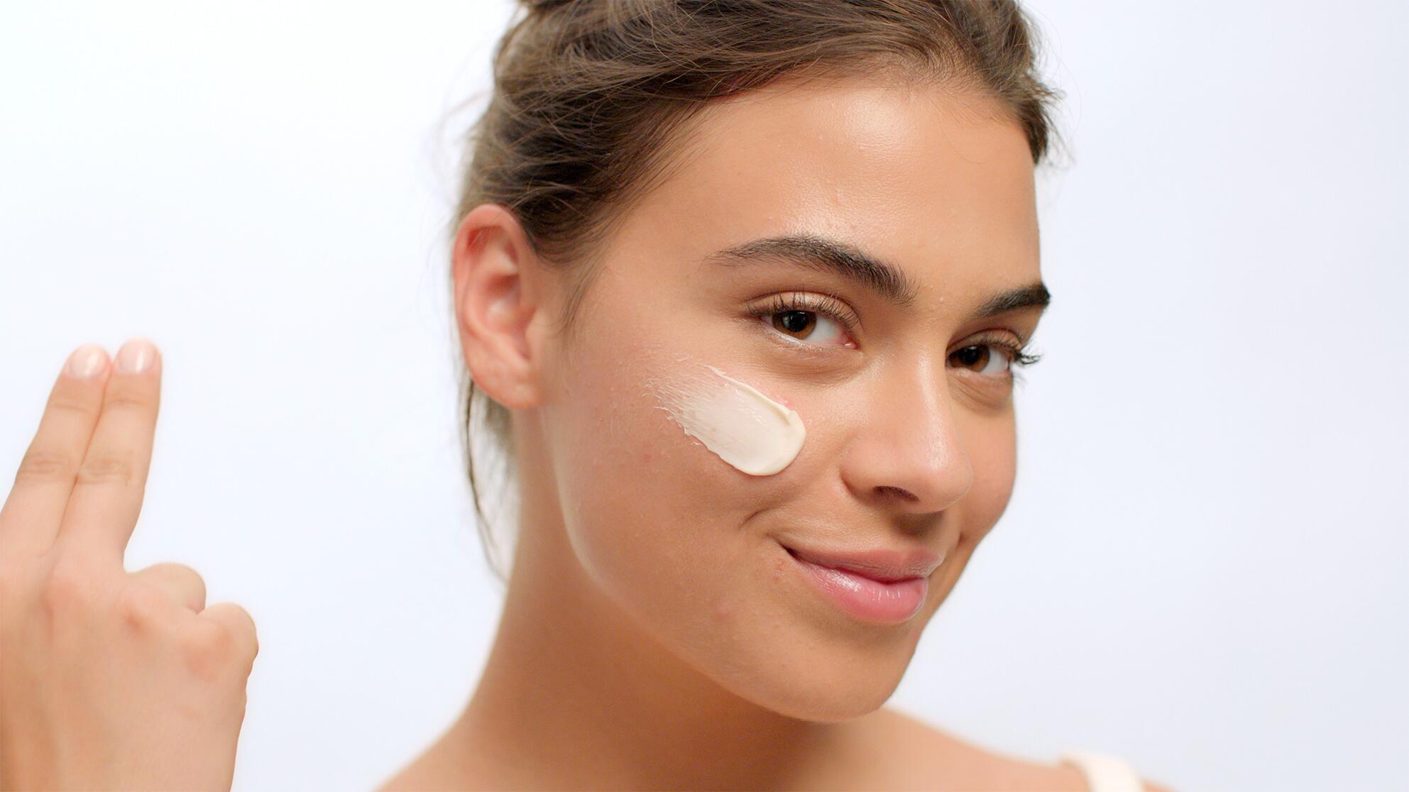 AD_BIOLOGY-AC_MODELS_WOMAN-BROWN-HAIR-CREAM_2022