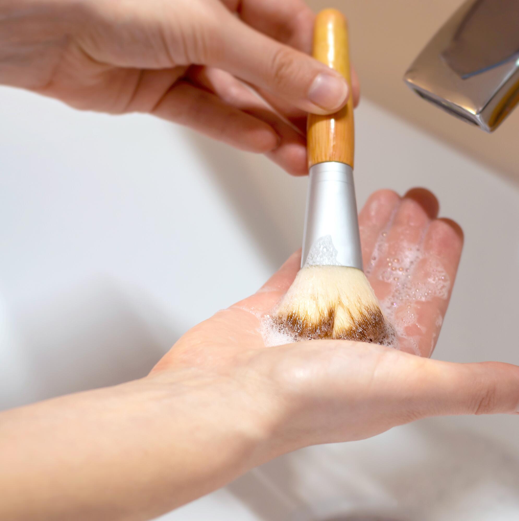 Eponges, pinceaux… nettoyez systématiquement les accessoires de maquillage