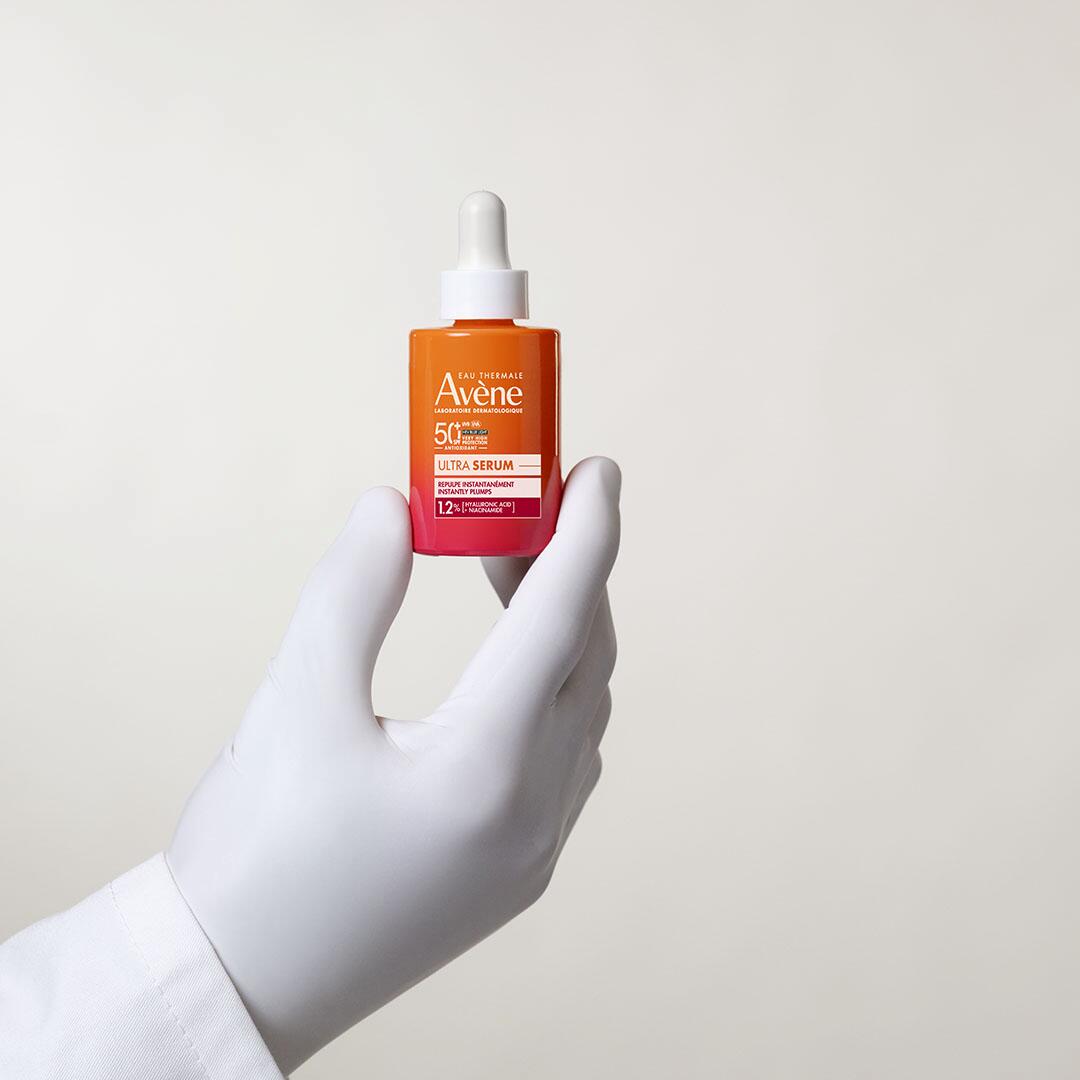 av_suncare_ultra_serum_product_model_Baptiste_1x1_3282771000558_JPEG