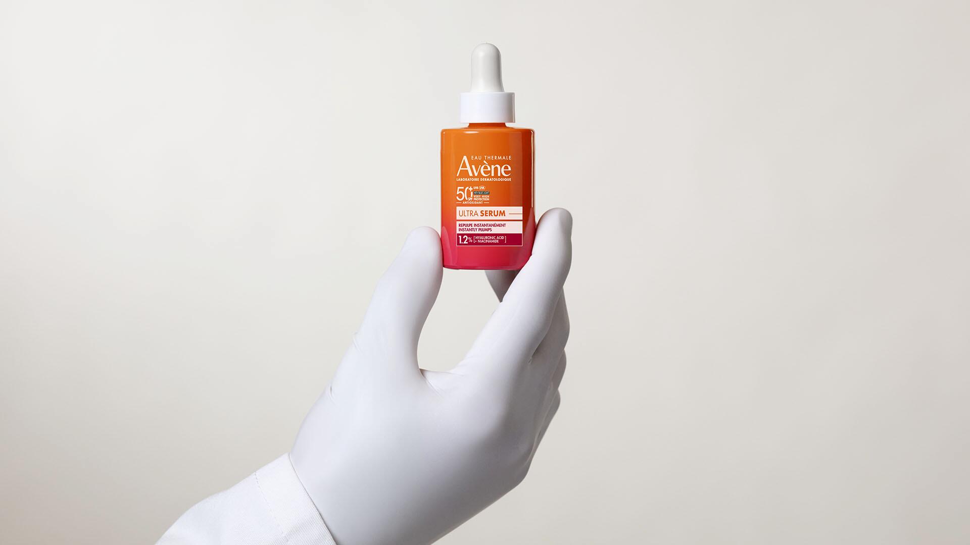 av_suncare_ultra_serum_product_model_Baptiste_16x9_3282771000558_JPEG