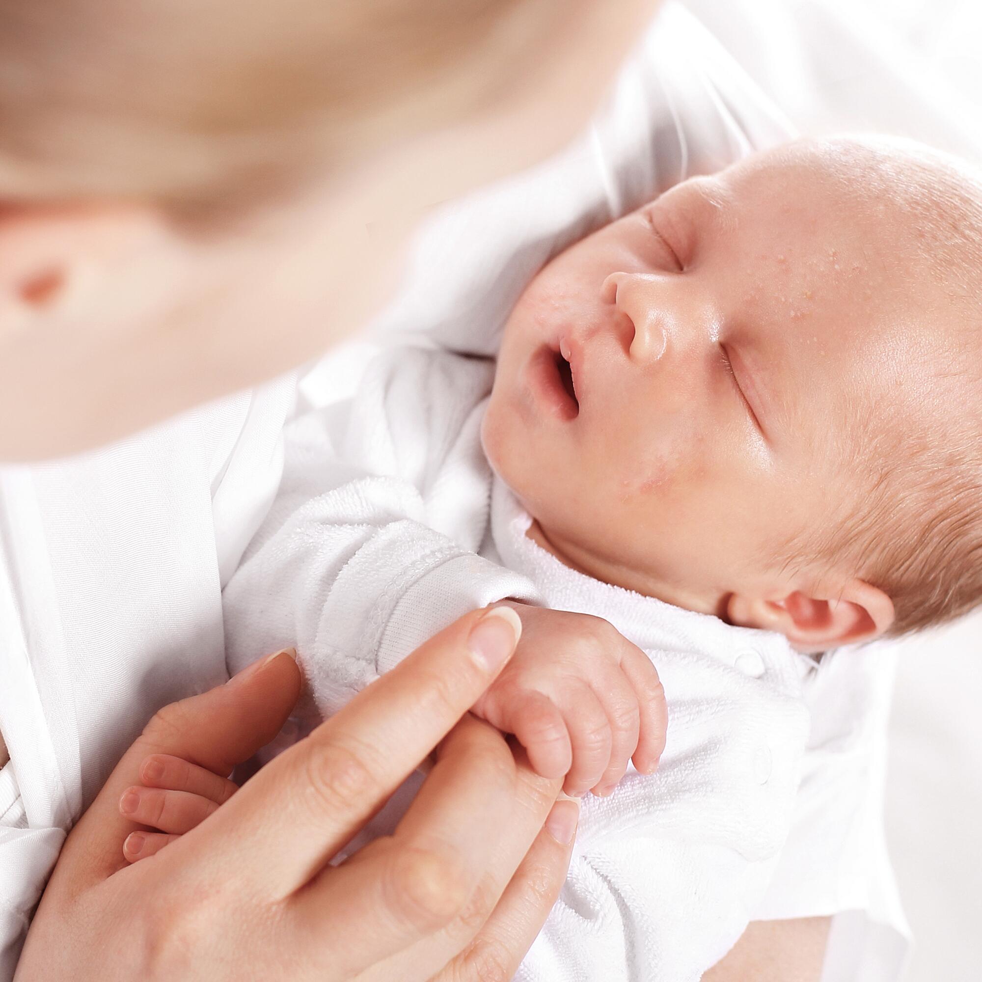 av_acne_bebe_parent_1x1