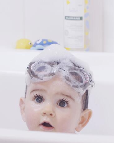 <span class="ezstring-field">KL_BABY_SOCIAL_PICTURE_KL_BABY_BABY_BATH_GOOGLES_July2018 367x460</span>