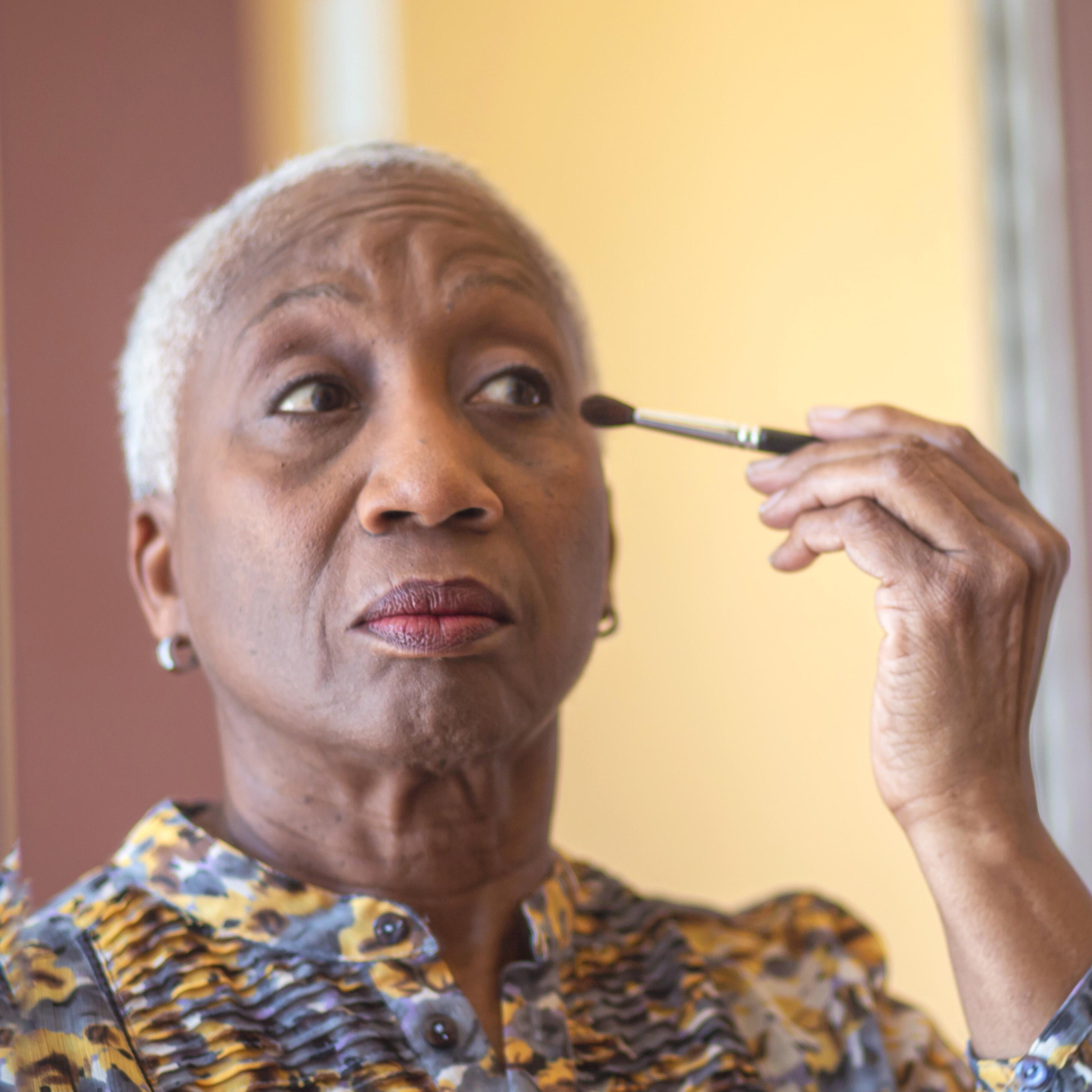 av_maquillage_femme_senior_mascara_1x1